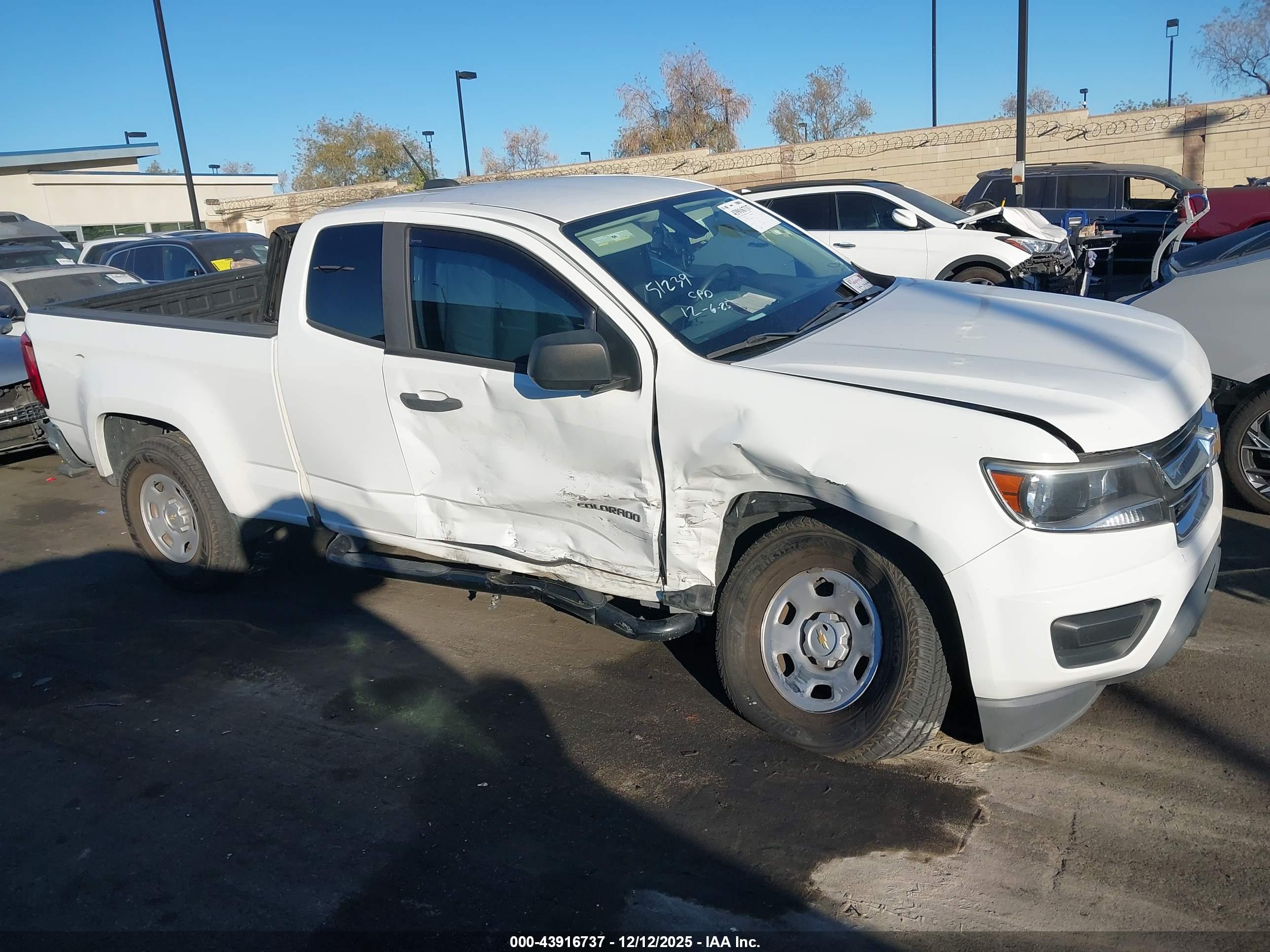 CHEVROLET COLORADO image 6