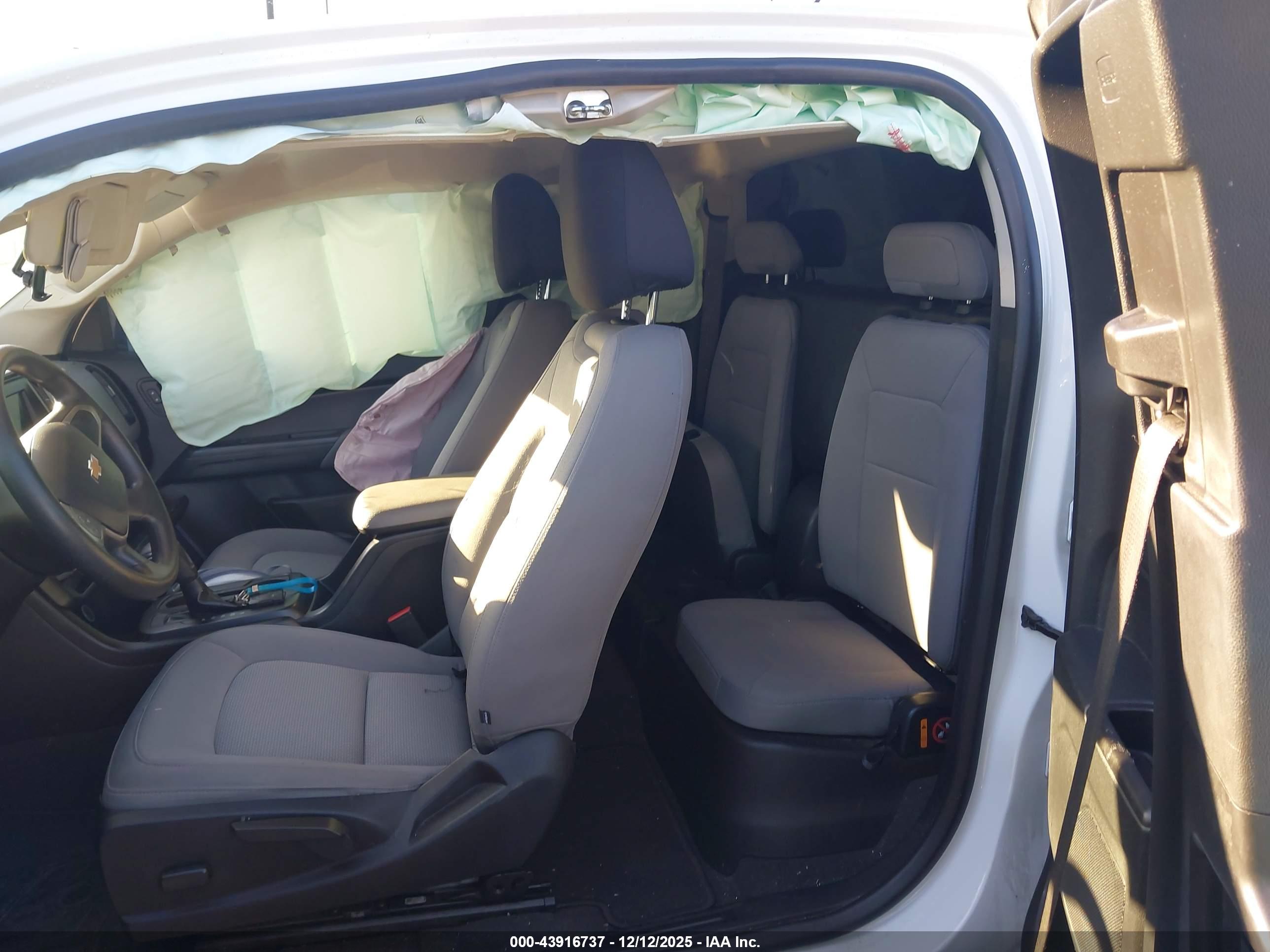 CHEVROLET COLORADO image 8
