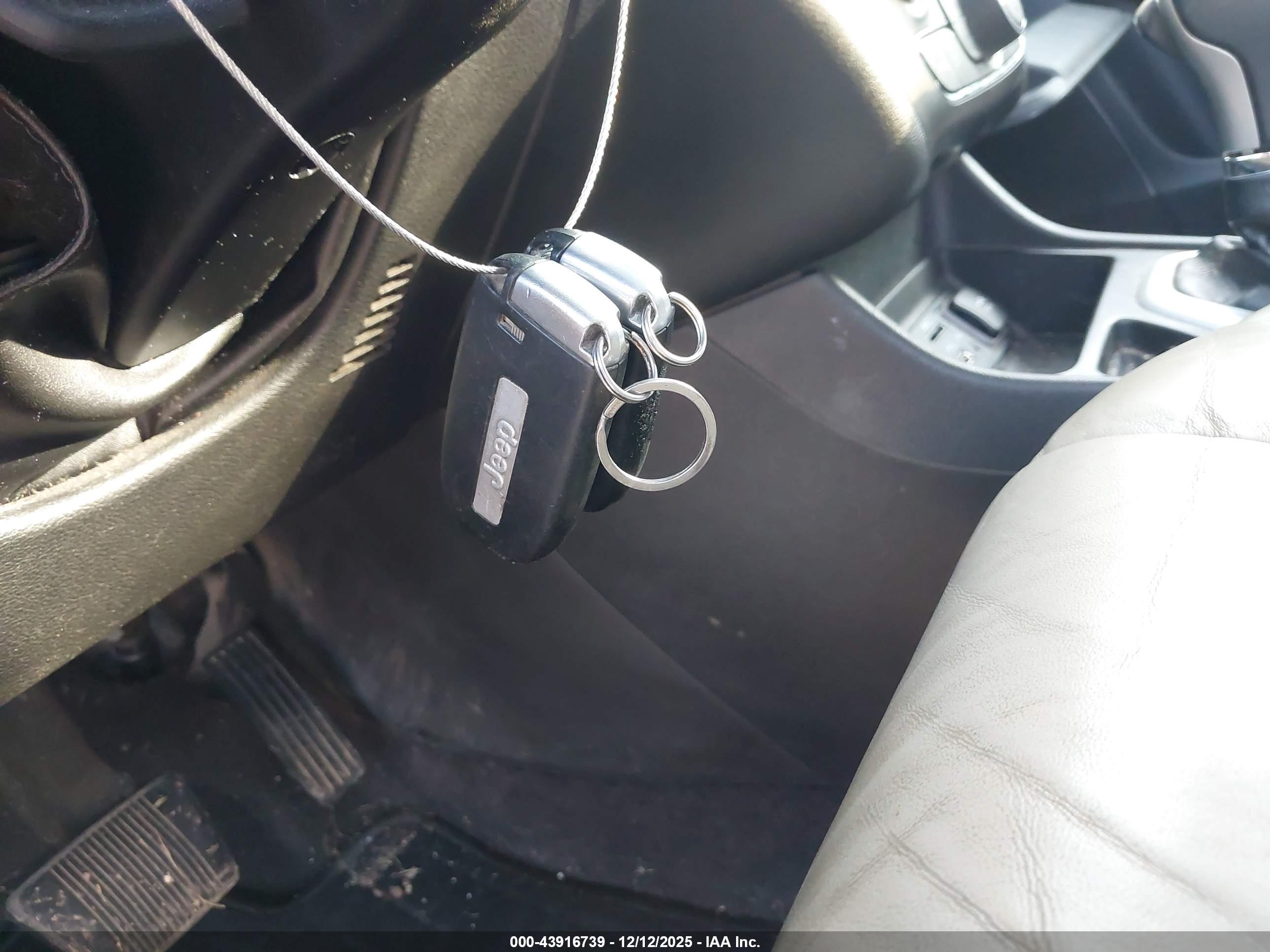 JEEP CHEROKEE image 11
