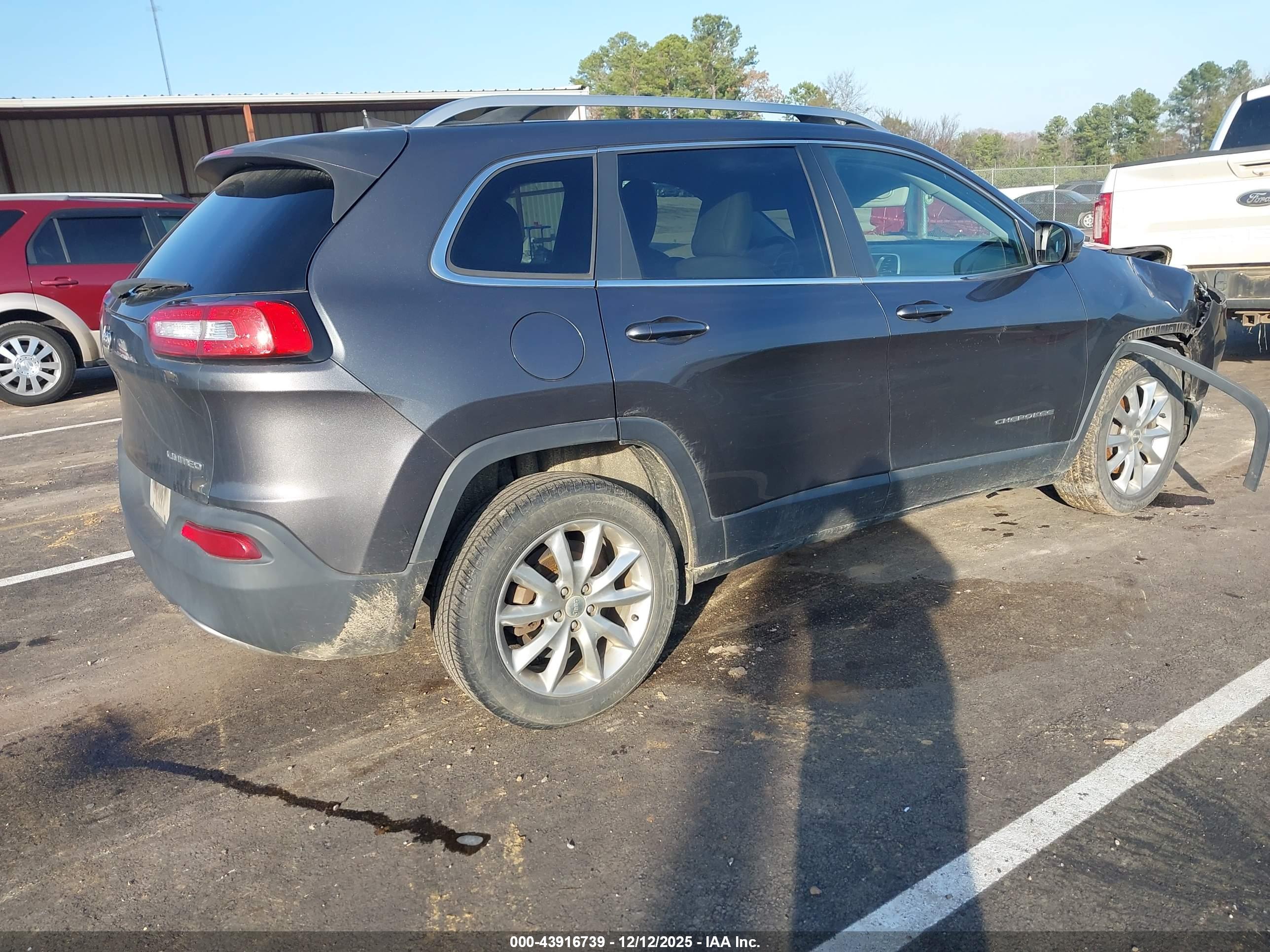 JEEP CHEROKEE image 4