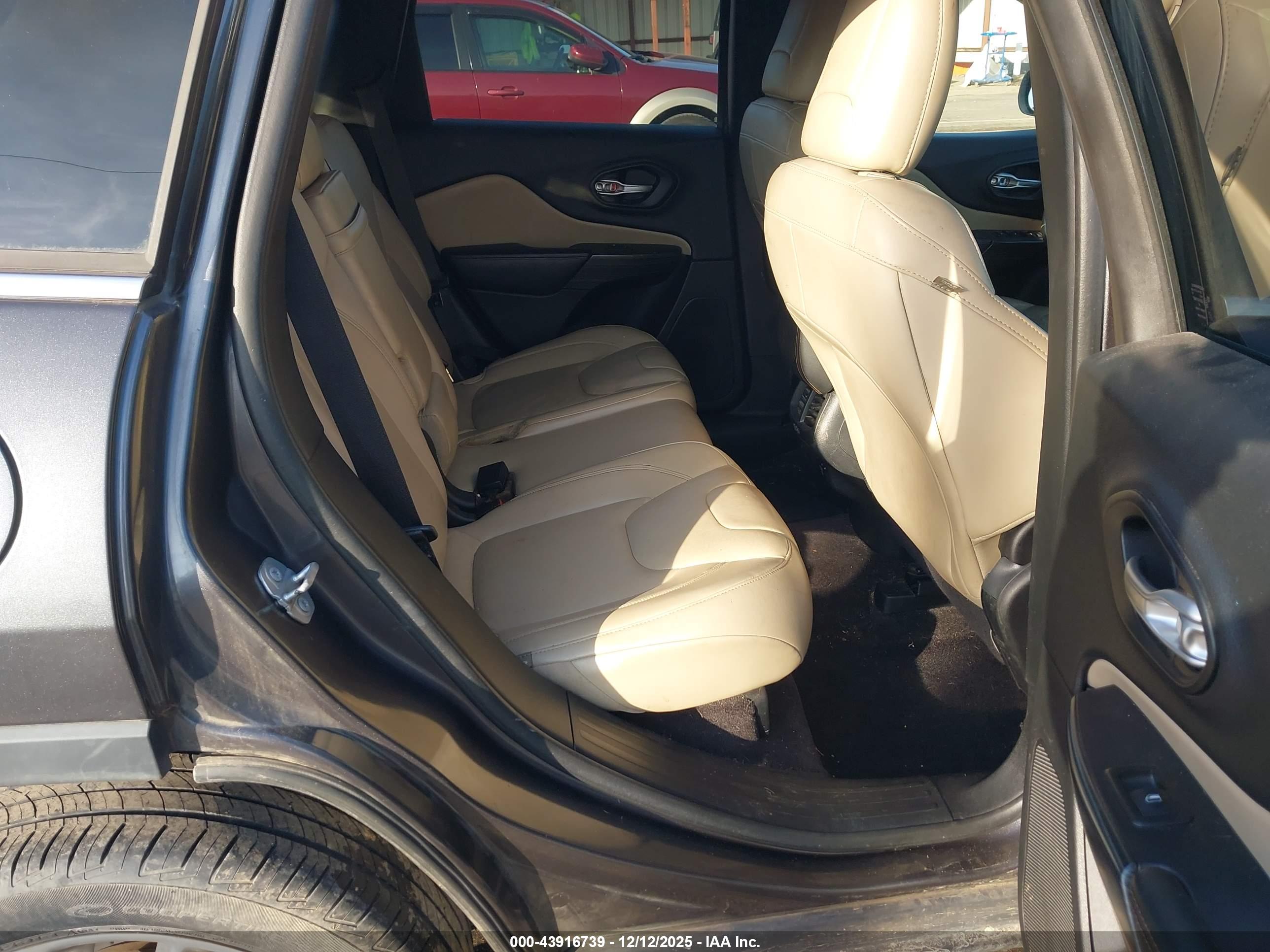 JEEP CHEROKEE image 8