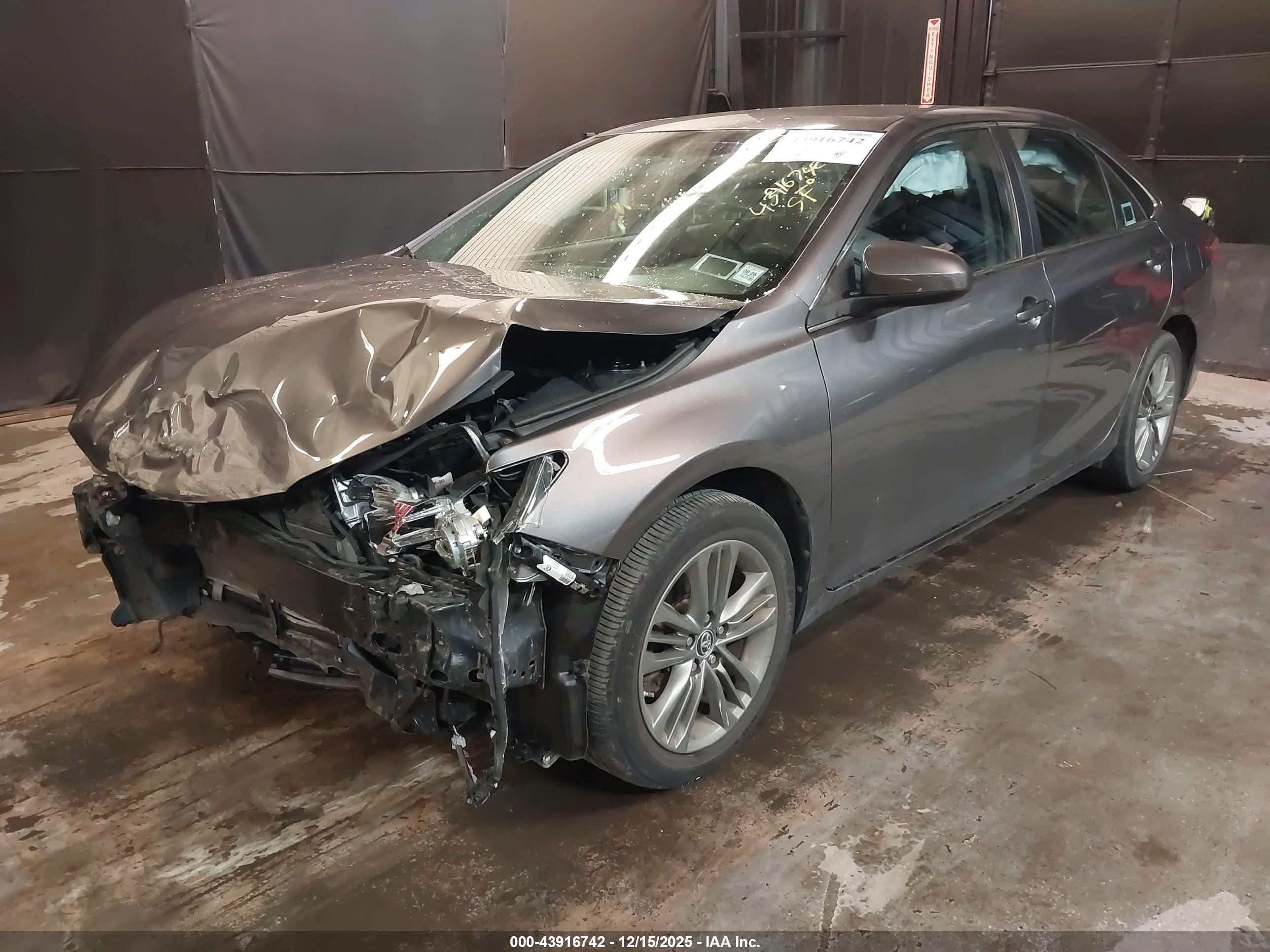 TOYOTA CAMRY image 2