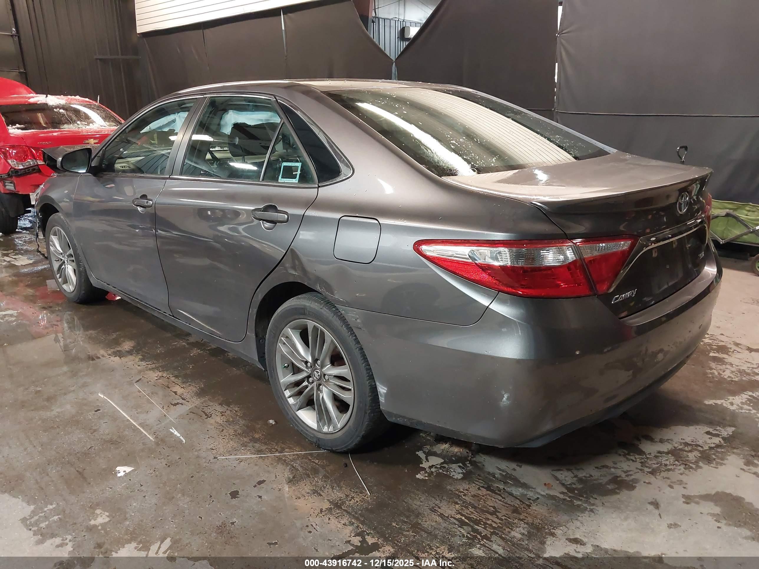 TOYOTA CAMRY image 3