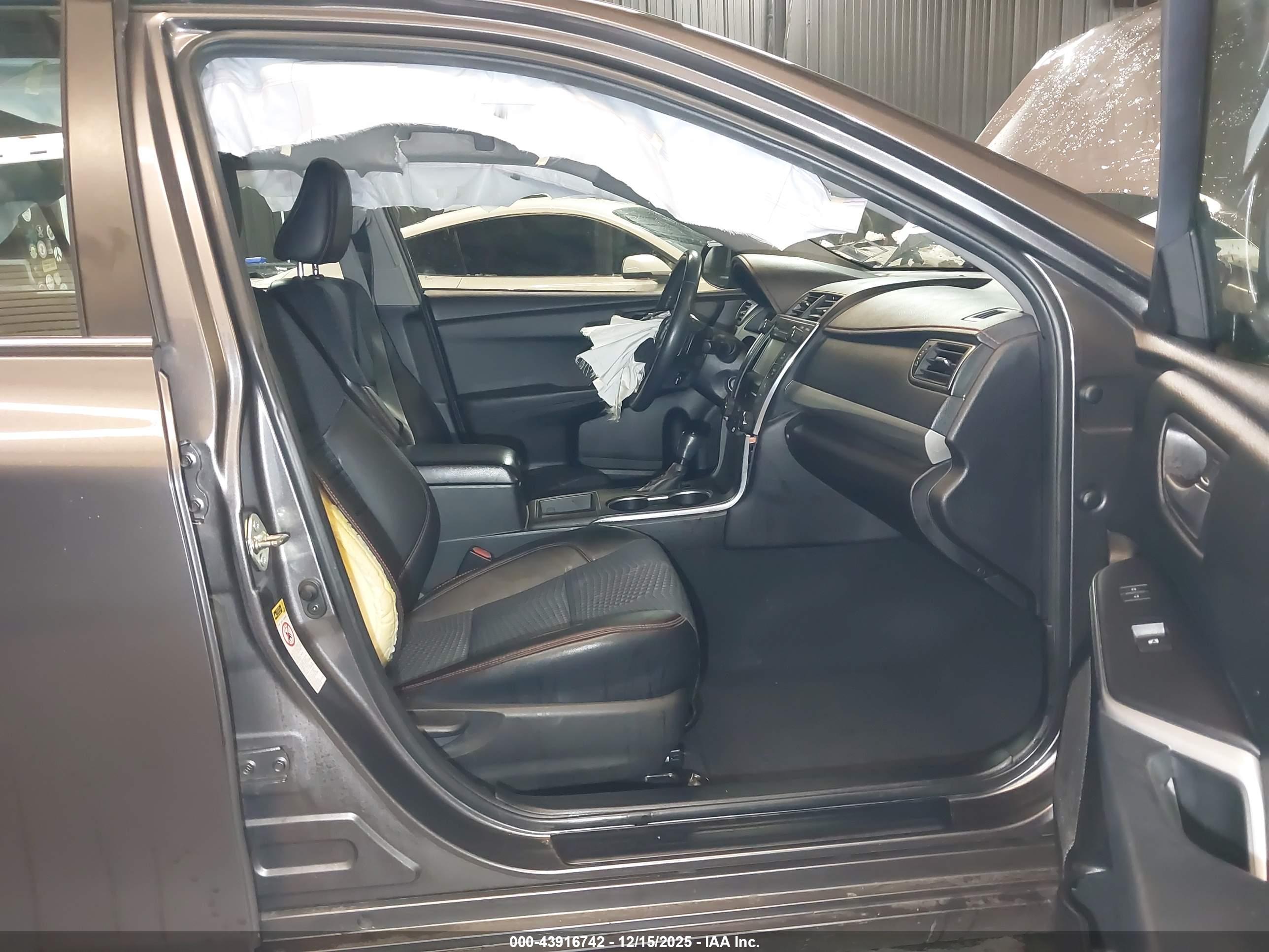 TOYOTA CAMRY image 5