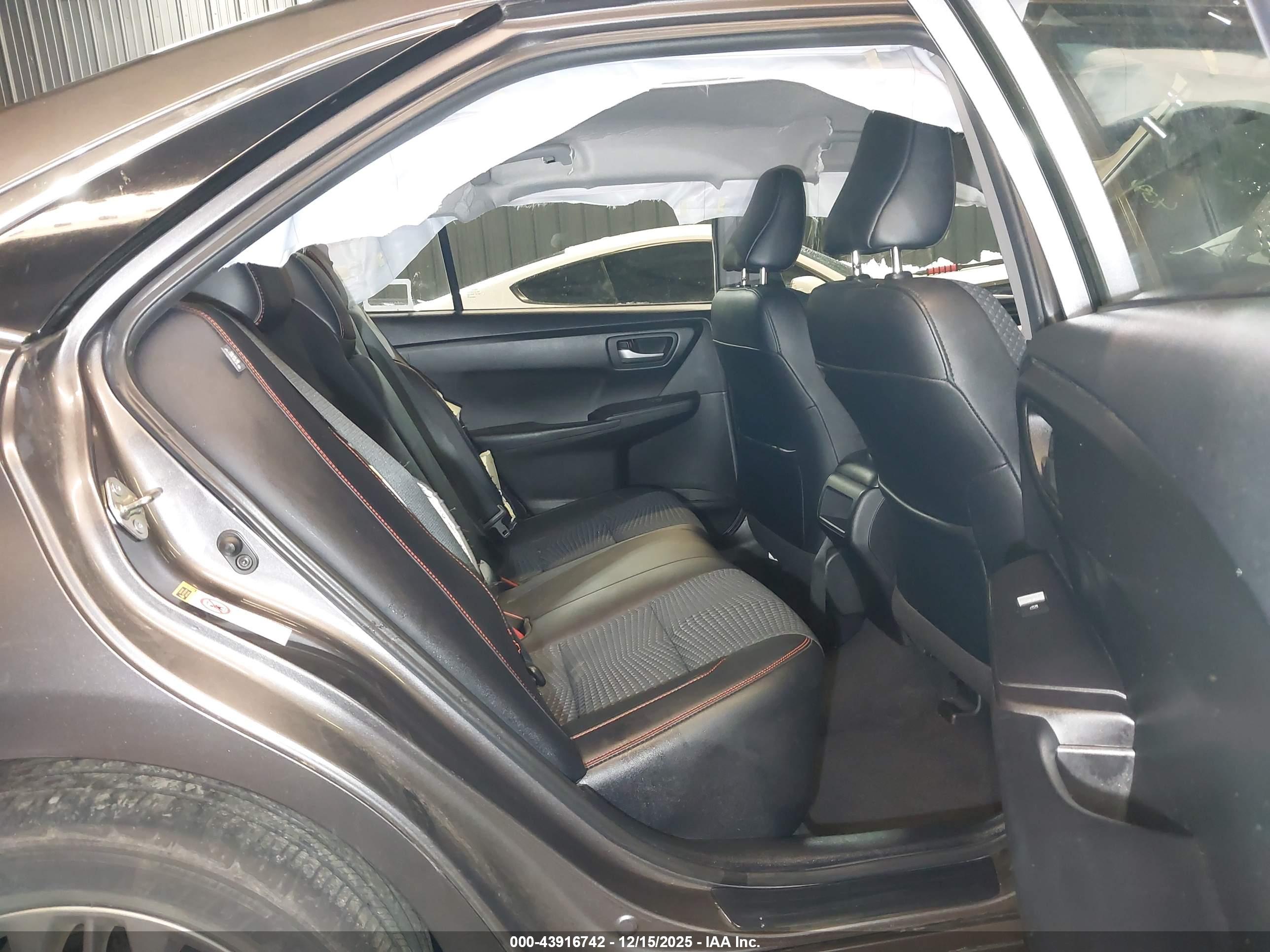 TOYOTA CAMRY image 8