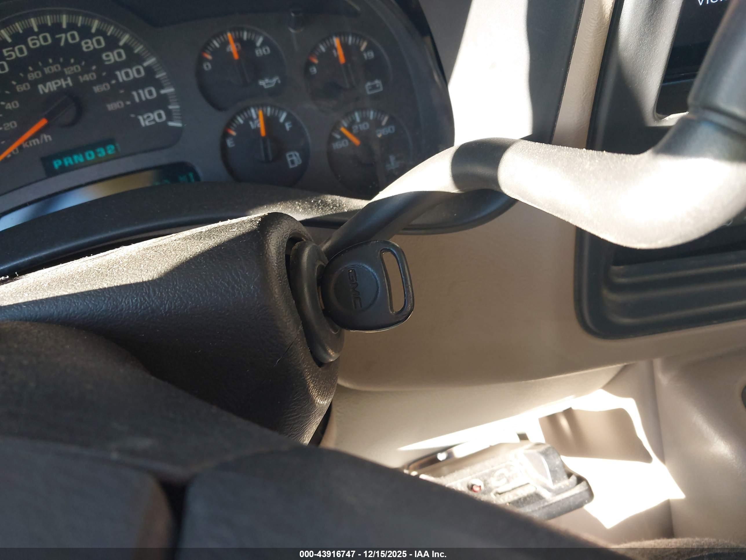 GMC YUKON image 11