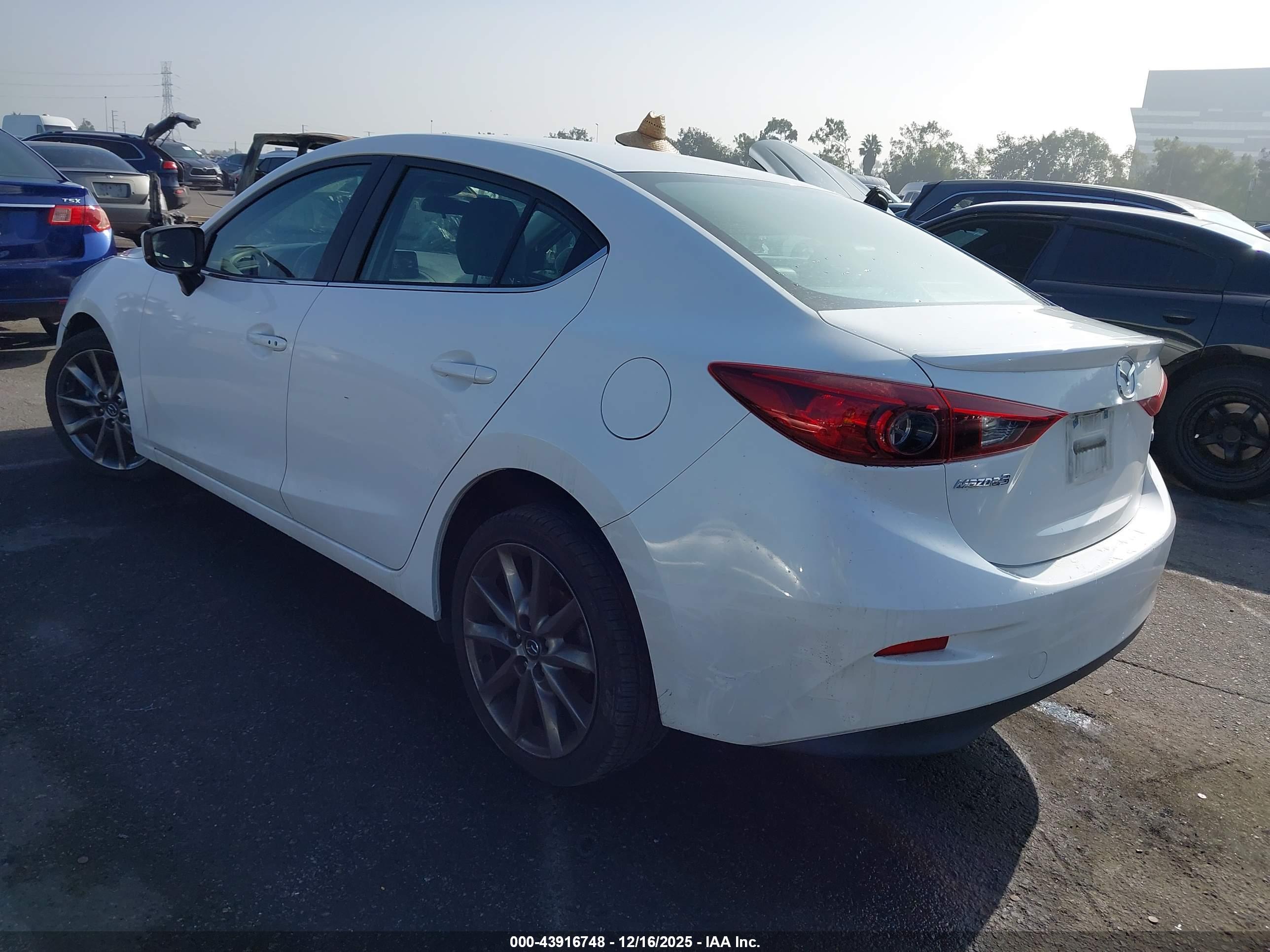 MAZDA MAZDA3 image 3