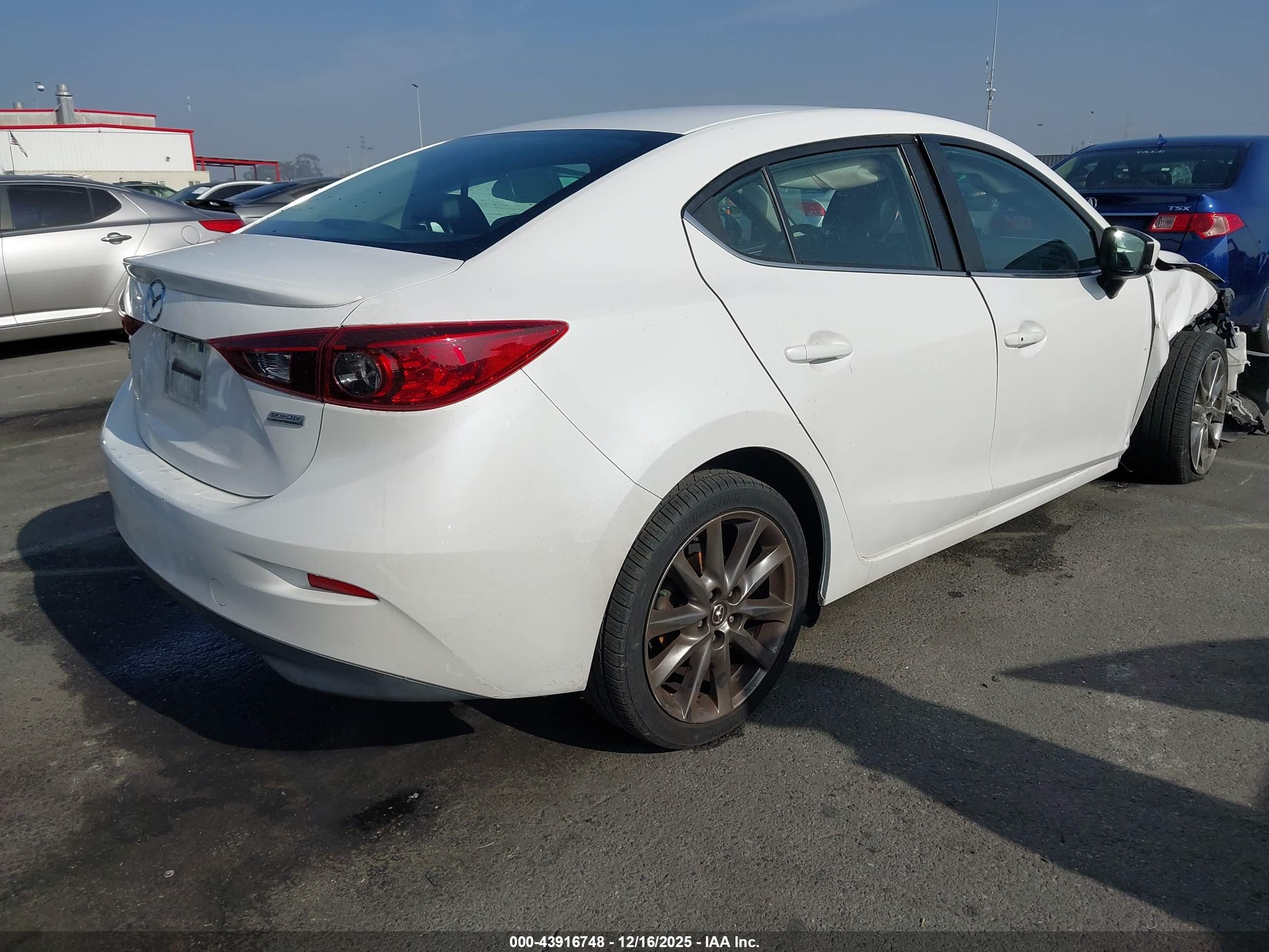 MAZDA MAZDA3 image 4