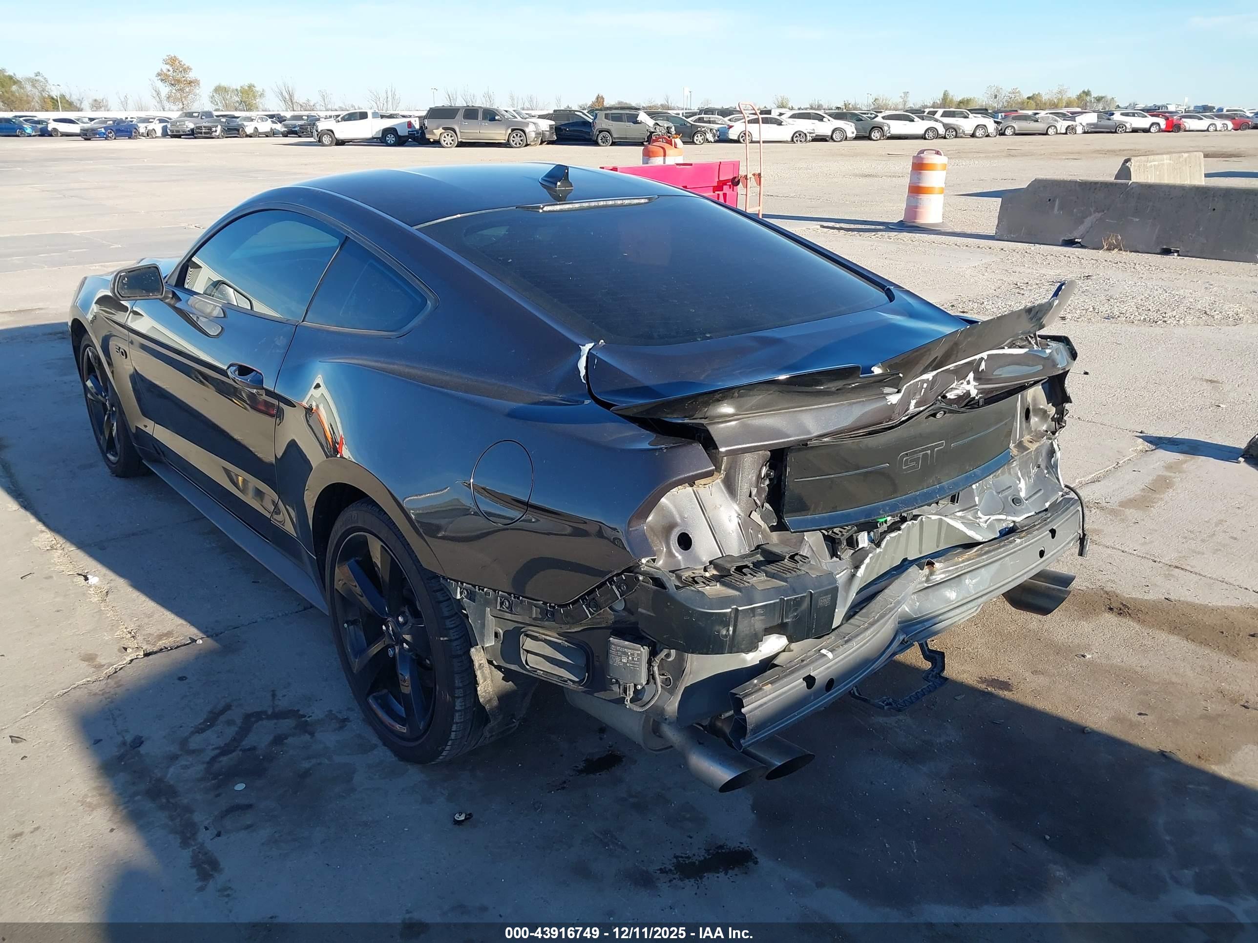 FORD MUSTANG image 3