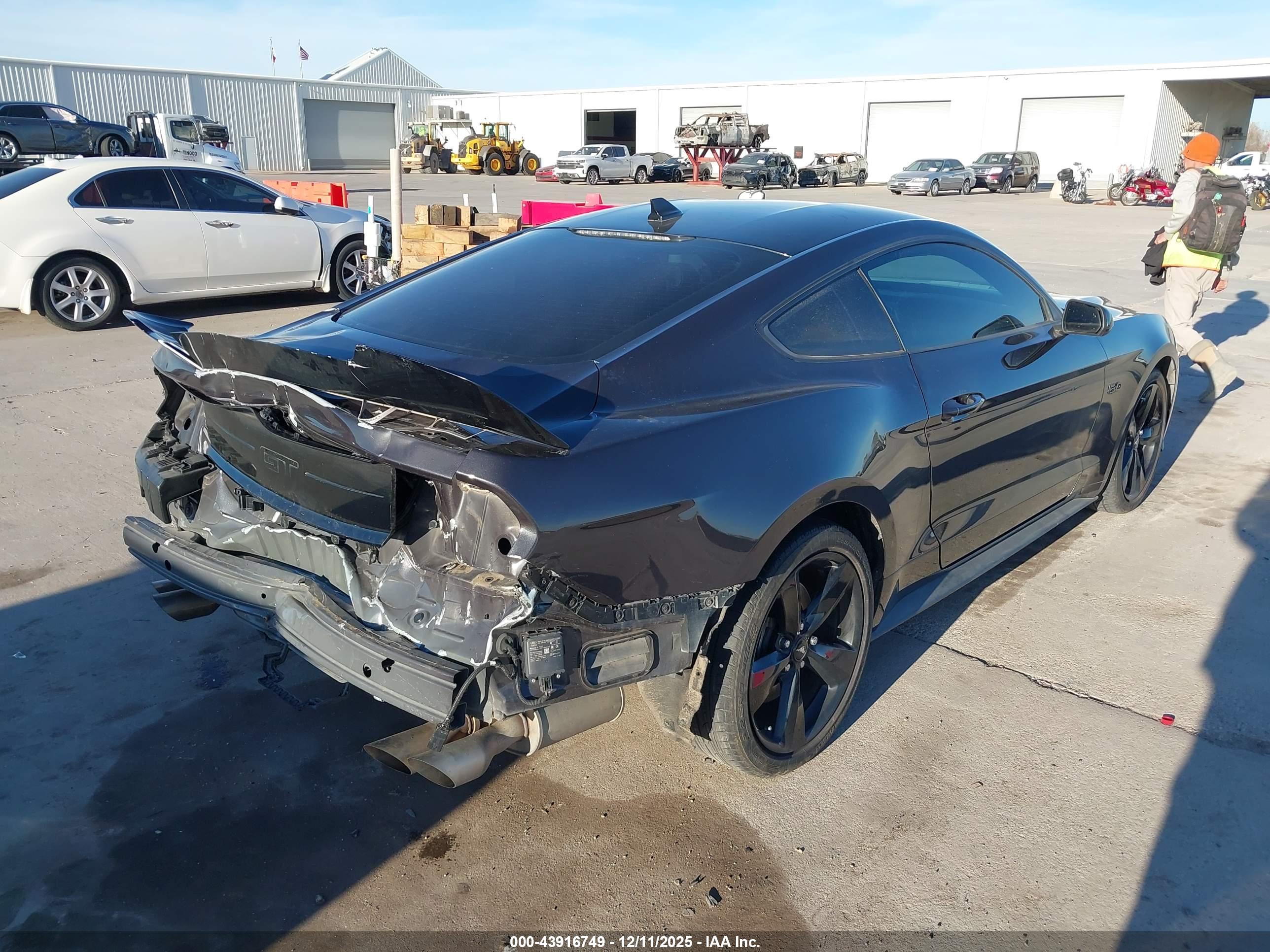 FORD MUSTANG image 4