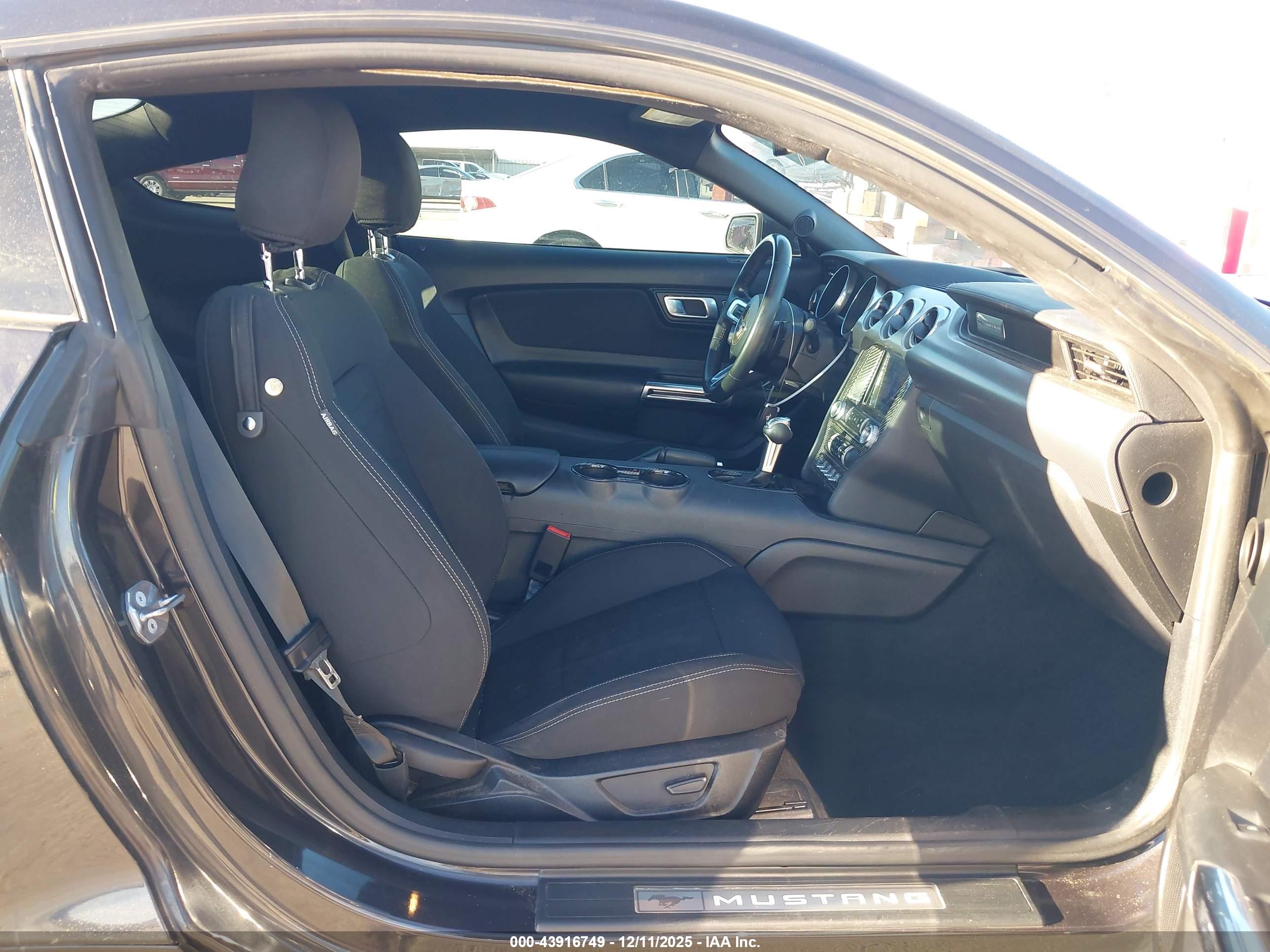 FORD MUSTANG image 5