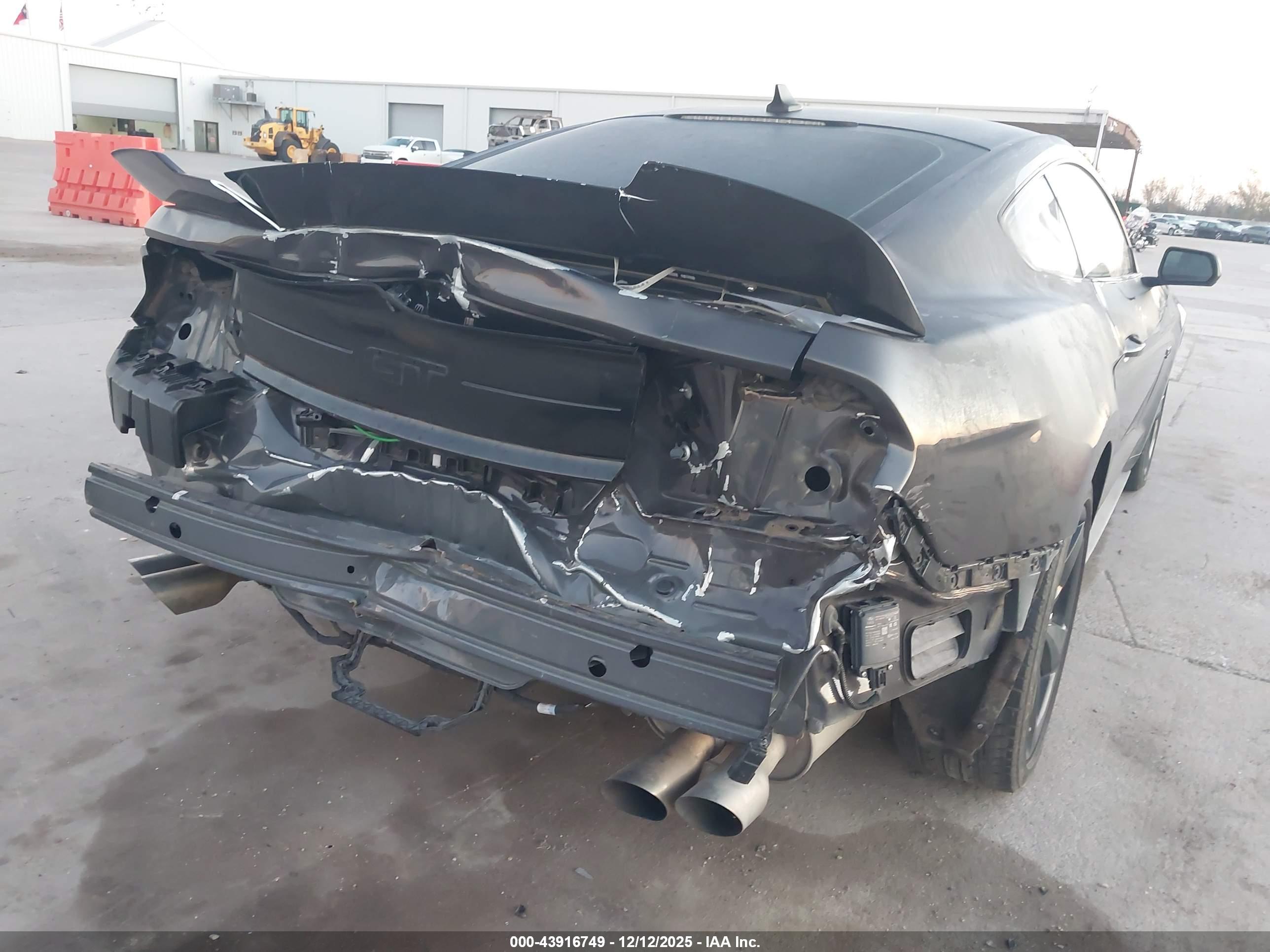 FORD MUSTANG image 6