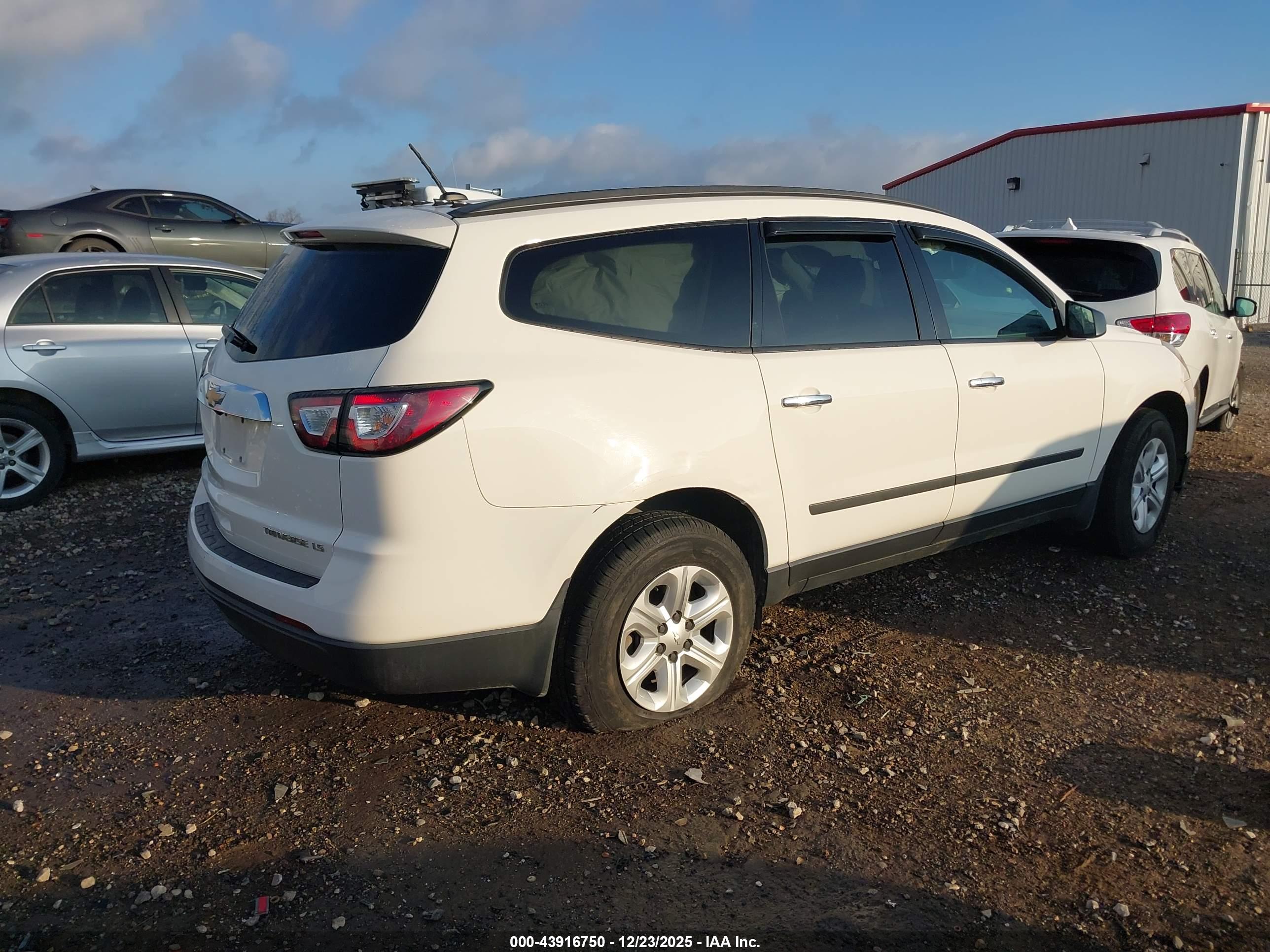 CHEVROLET TRAVERSE image 4