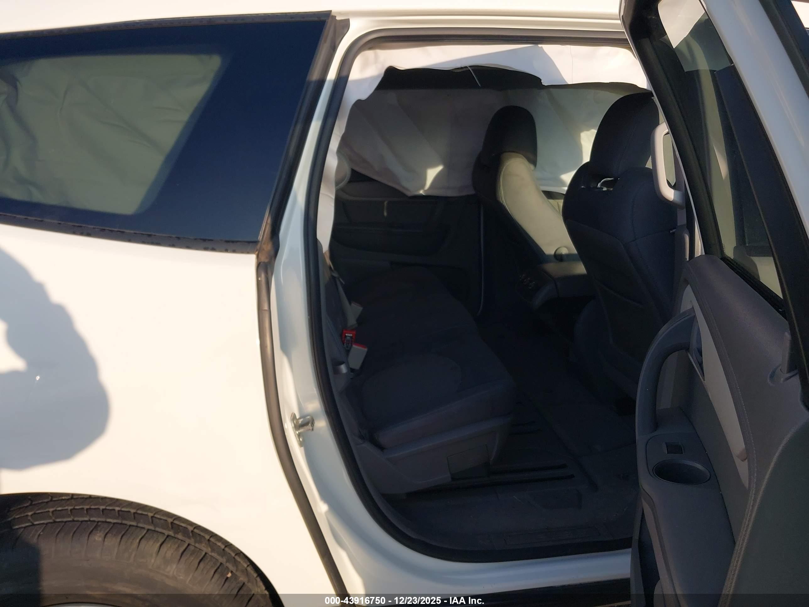 CHEVROLET TRAVERSE image 8