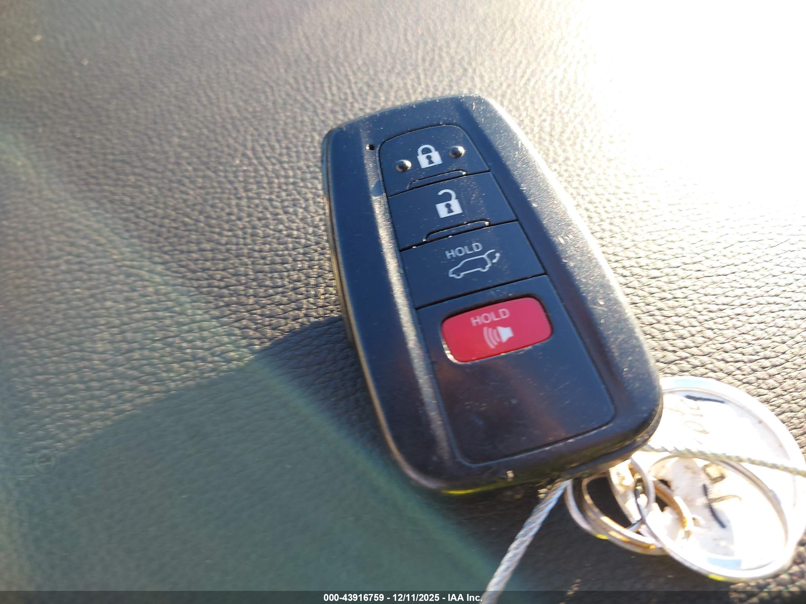 TOYOTA RAV4 image 11