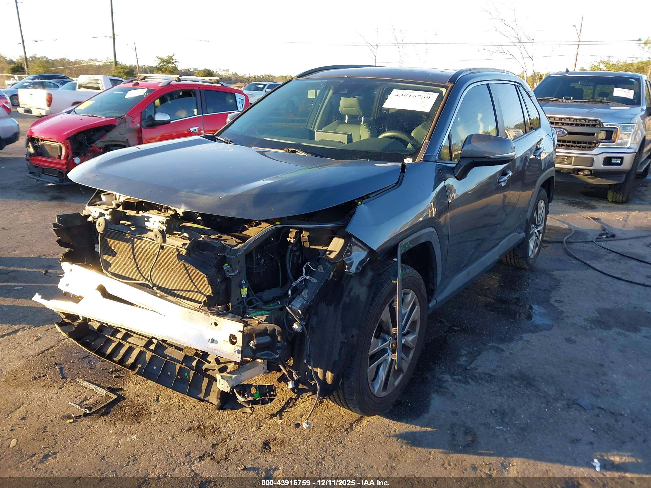TOYOTA RAV4 image 2