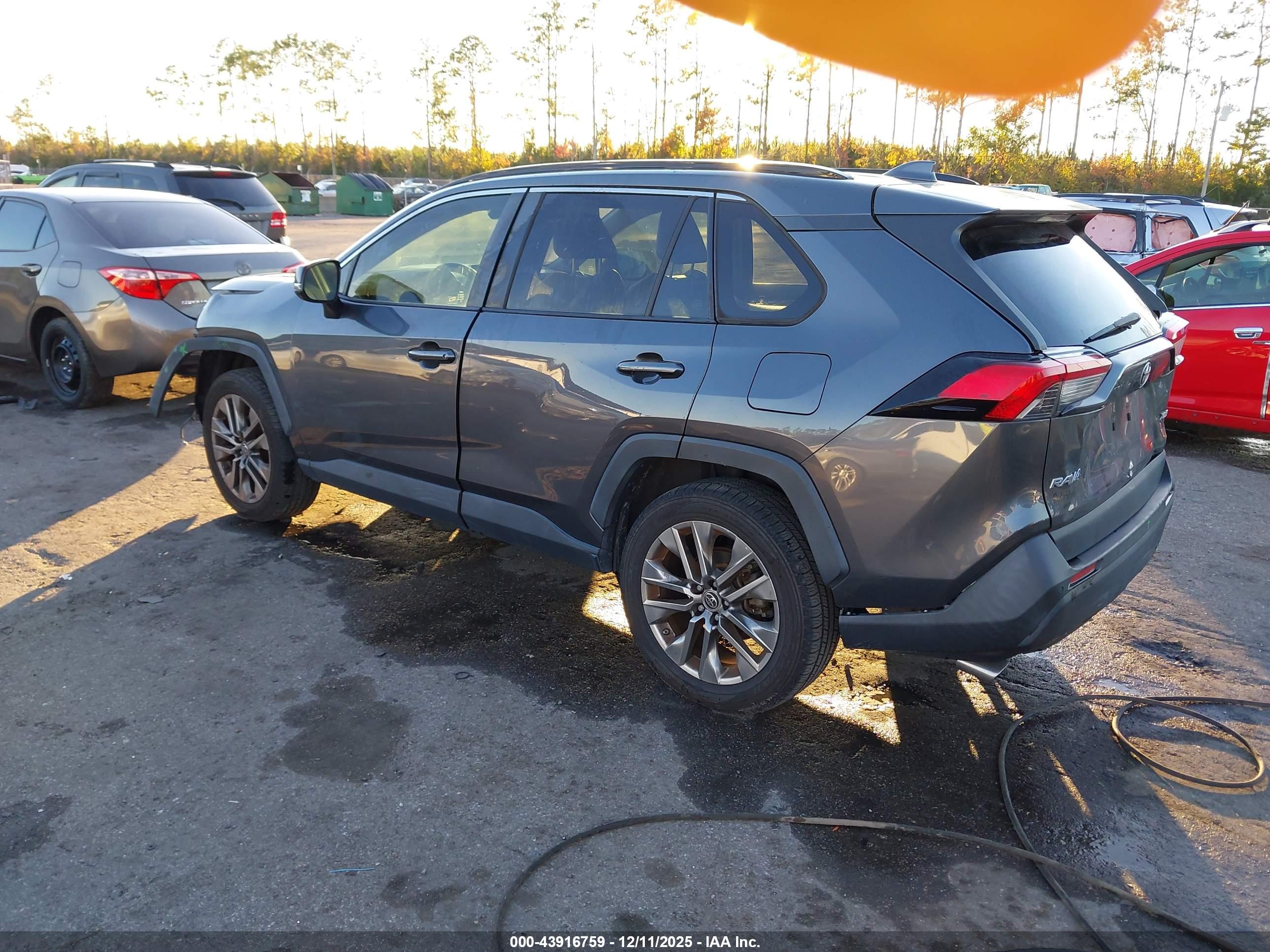 TOYOTA RAV4 image 3