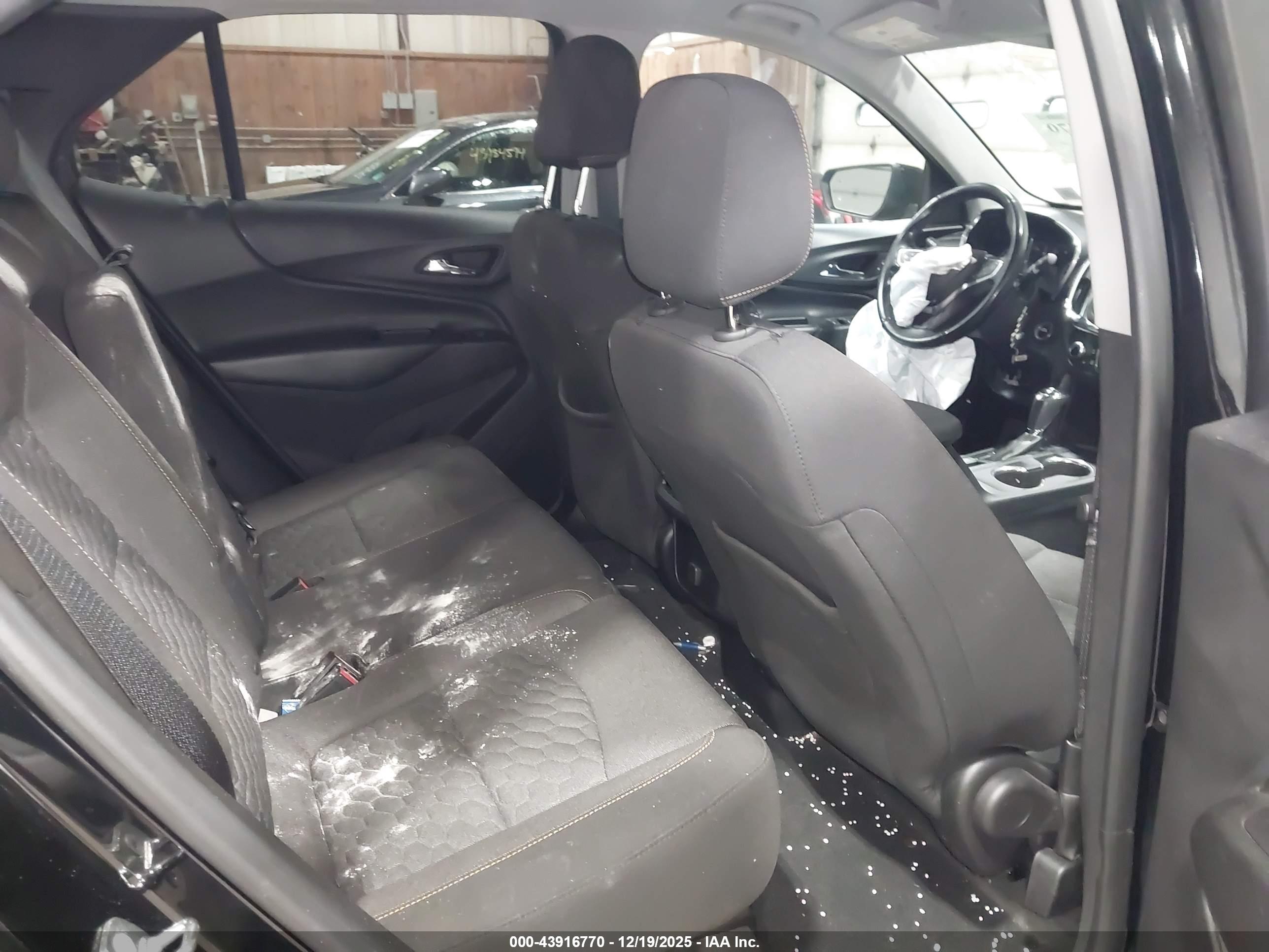 CHEVROLET EQUINOX image 8