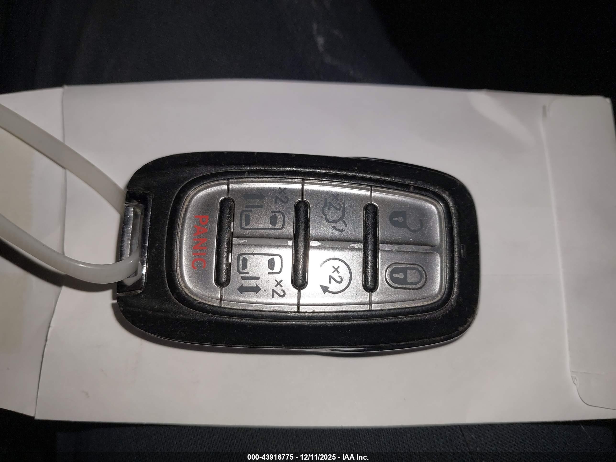 CHRYSLER PACIFICA image 11