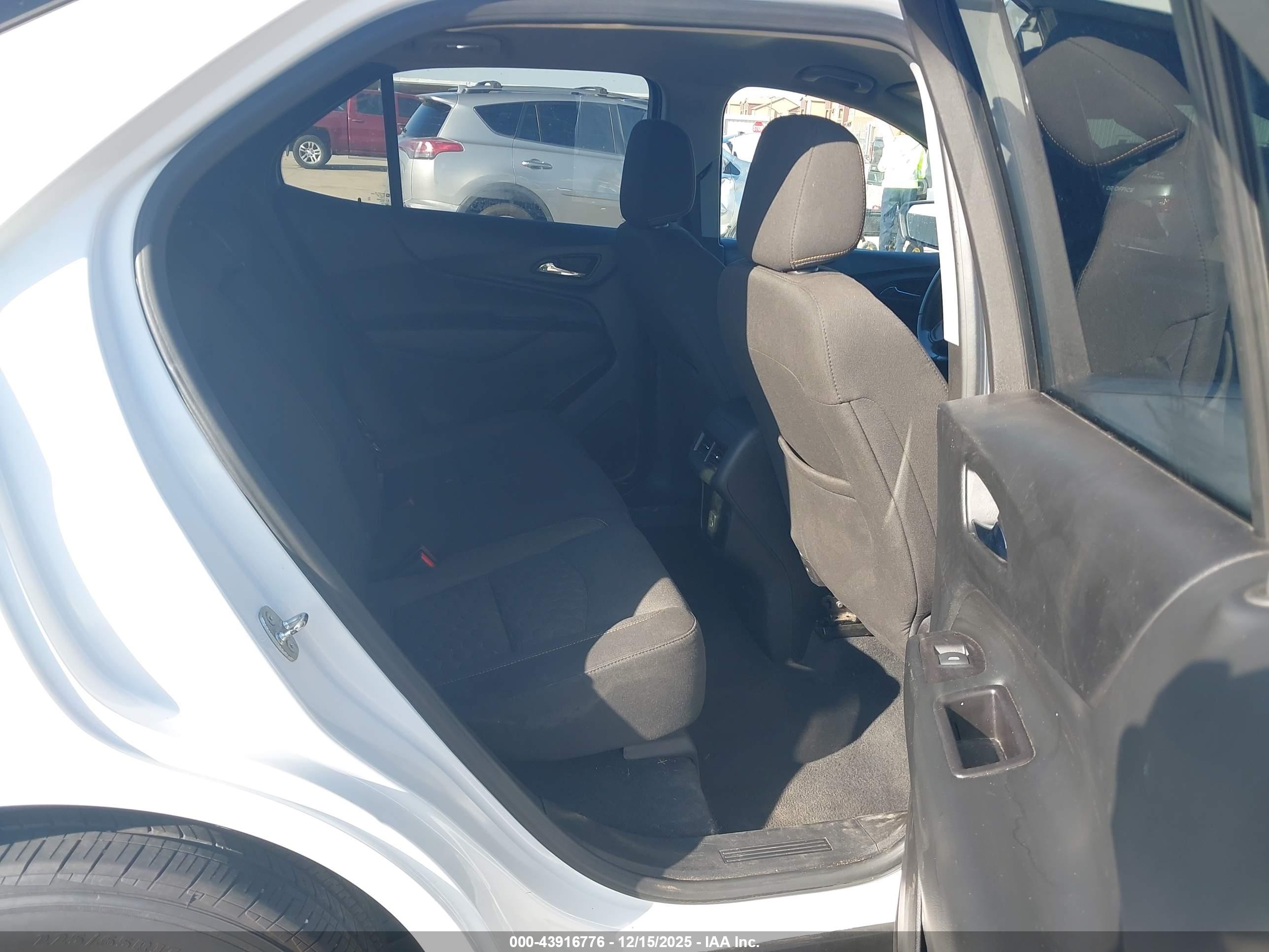 CHEVROLET EQUINOX image 8