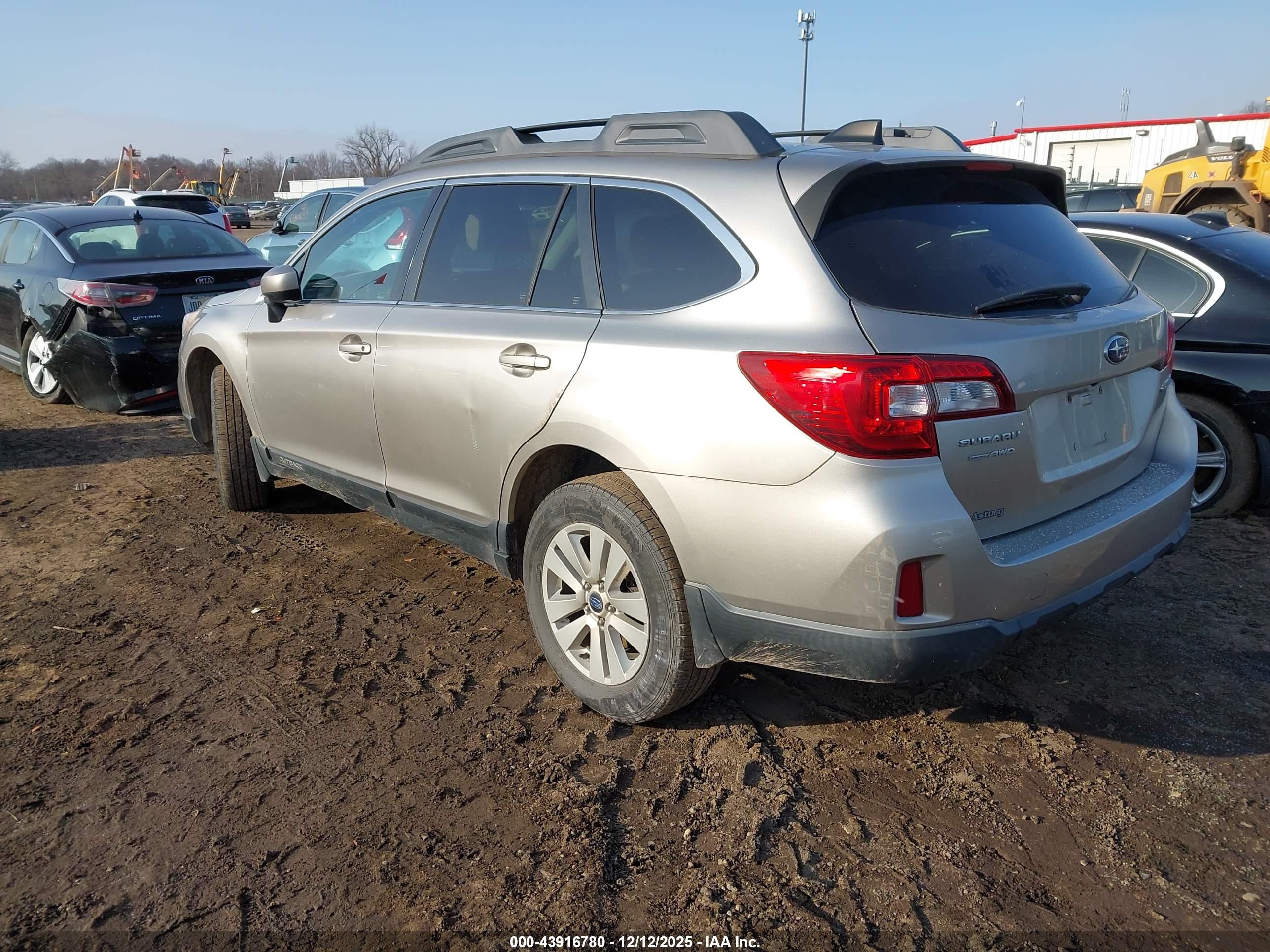 SUBARU OUTBACK image 3