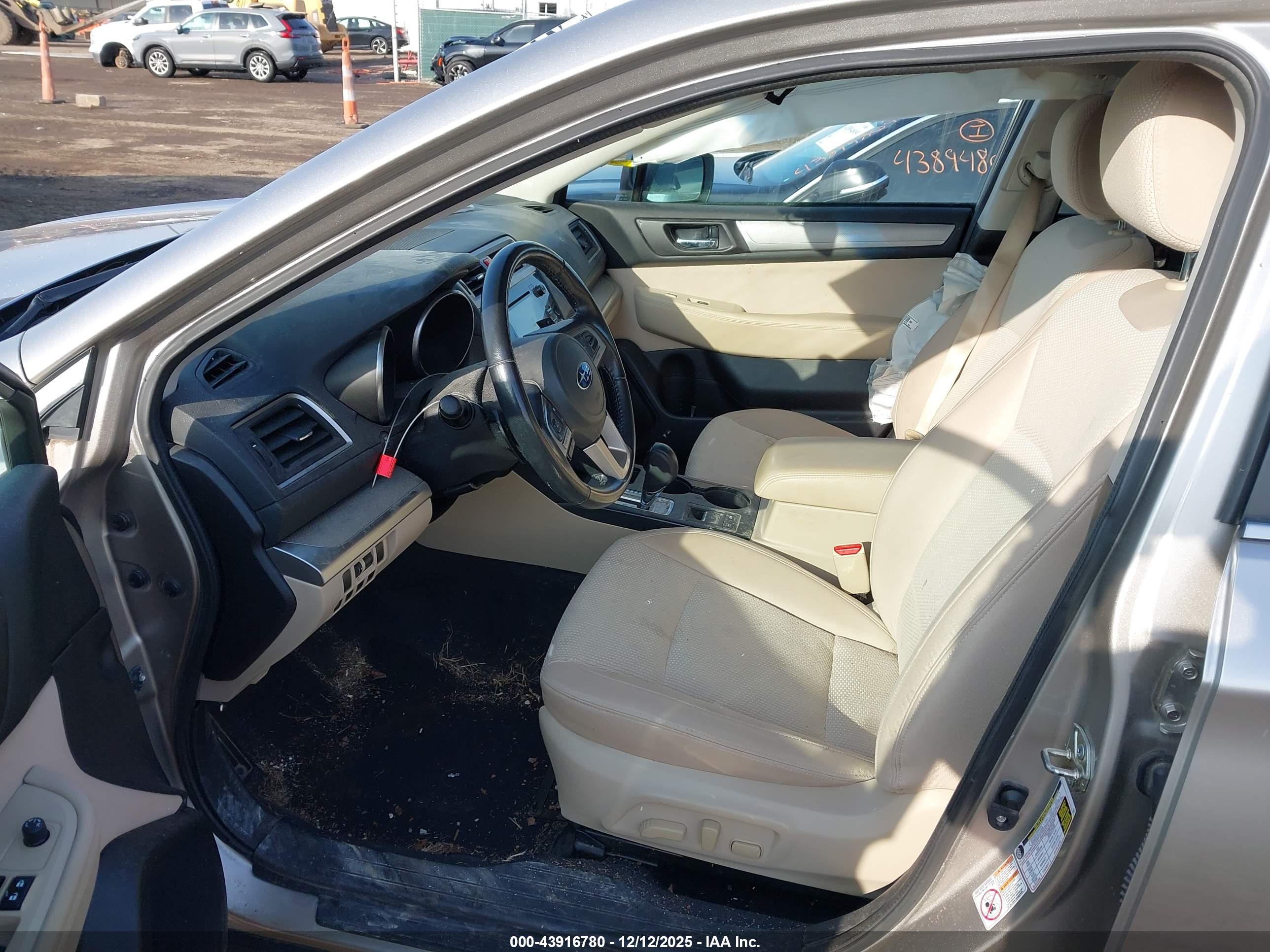 SUBARU OUTBACK image 5