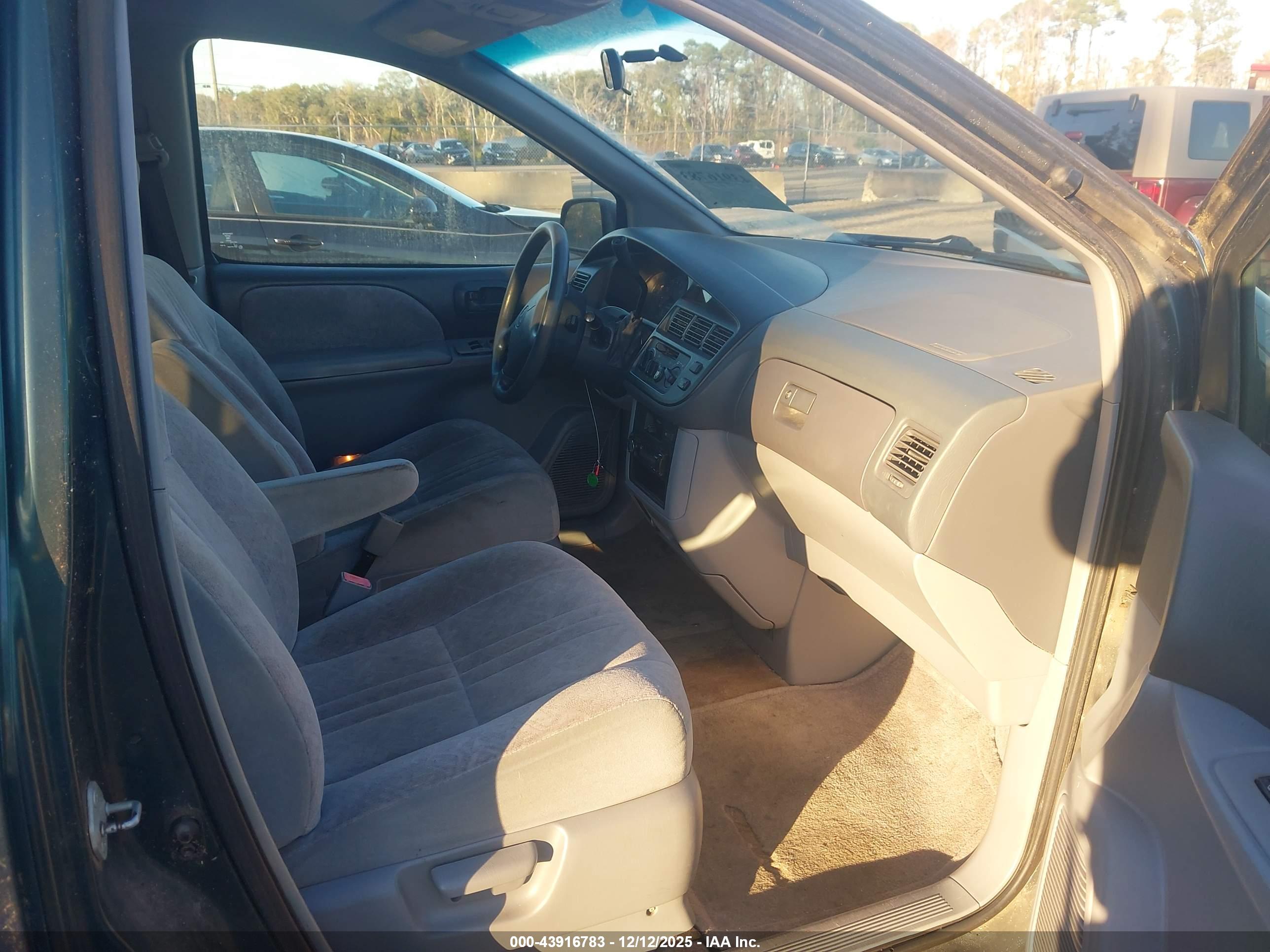 TOYOTA SIENNA image 5