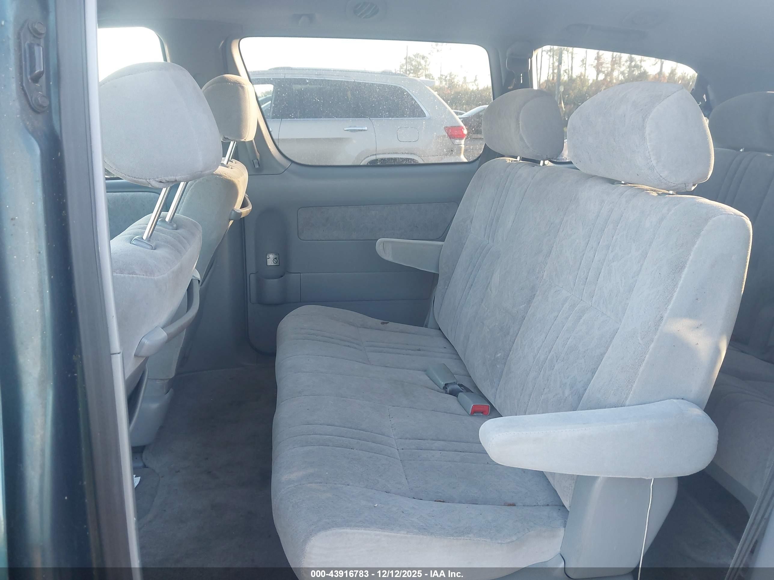 TOYOTA SIENNA image 8