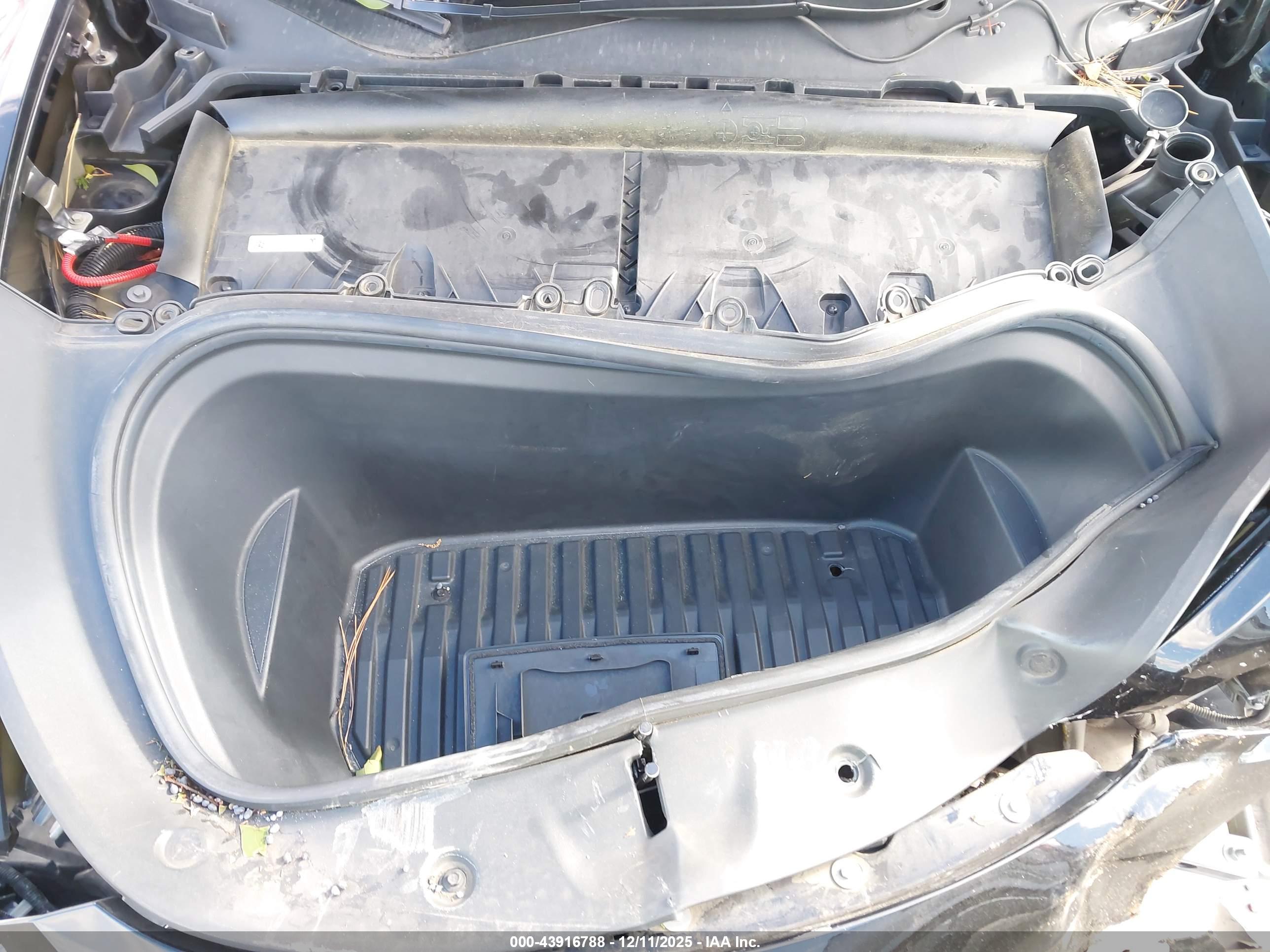 TESLA MODEL image 10