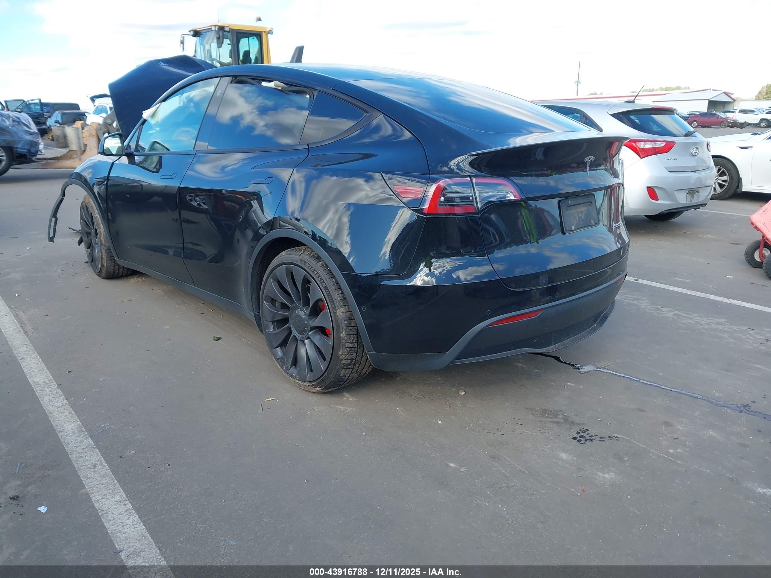 TESLA MODEL image 3