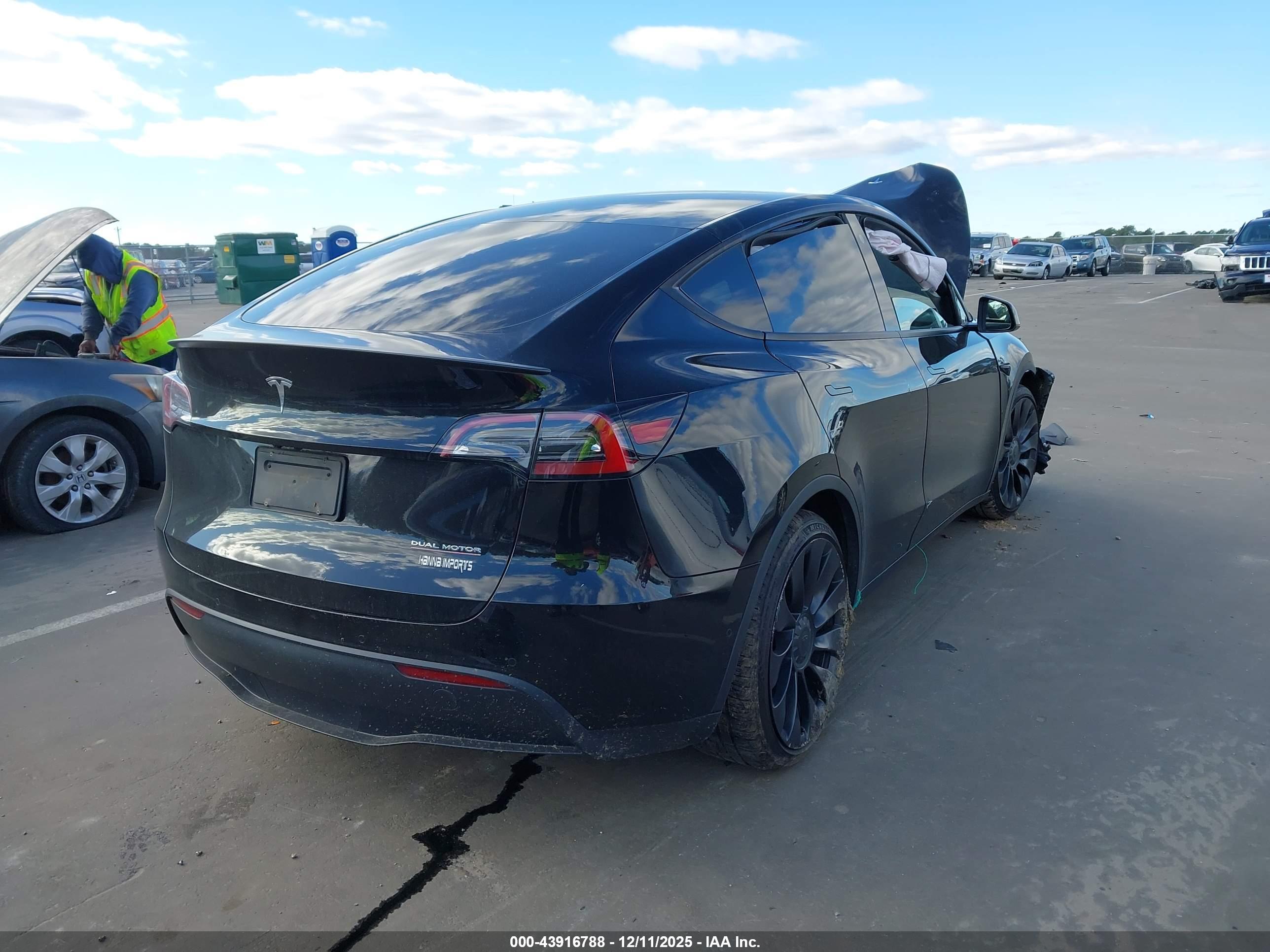 TESLA MODEL image 4
