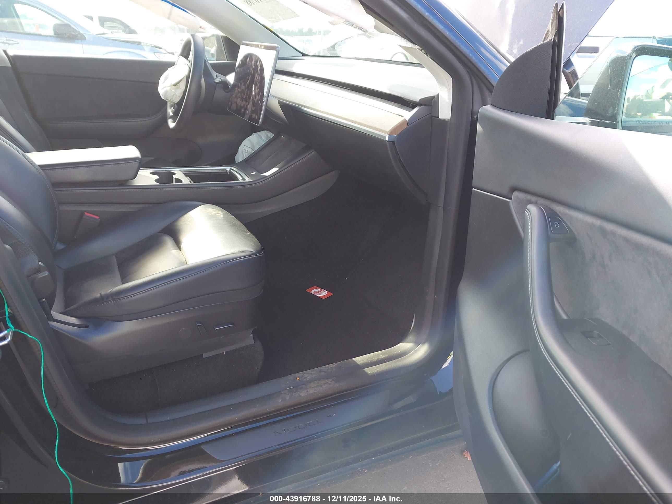 TESLA MODEL image 5