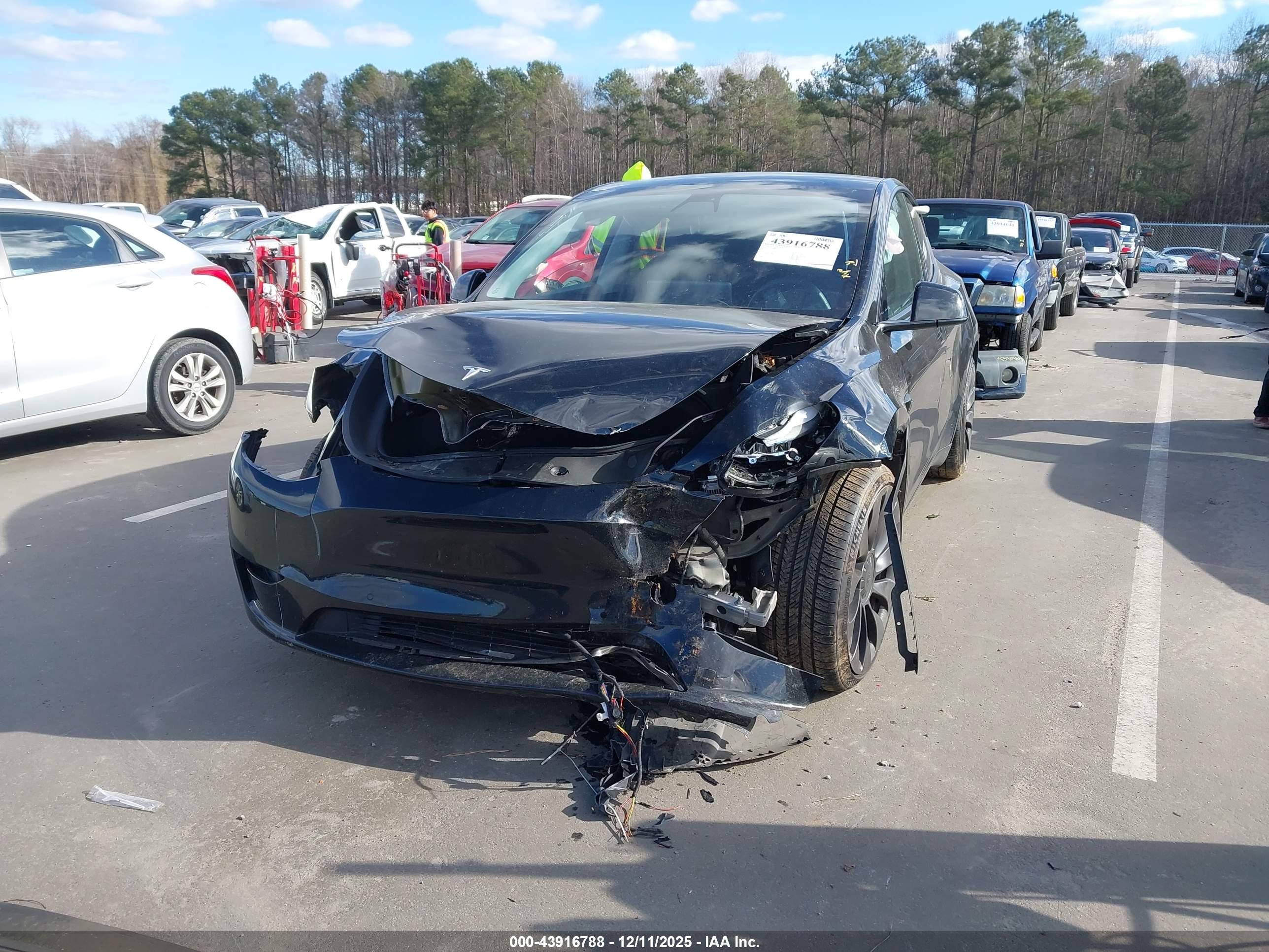 TESLA MODEL image 6