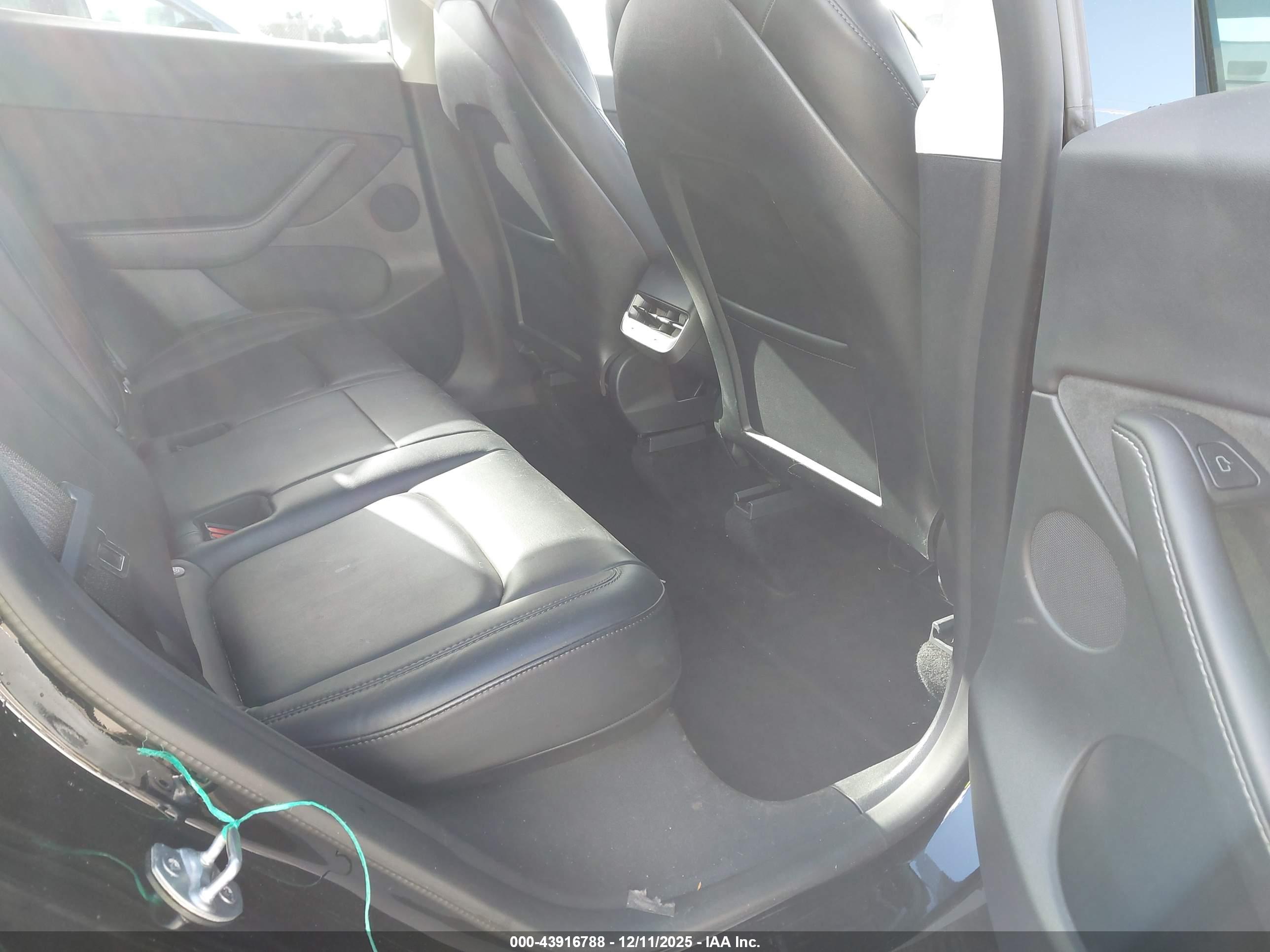TESLA MODEL image 8