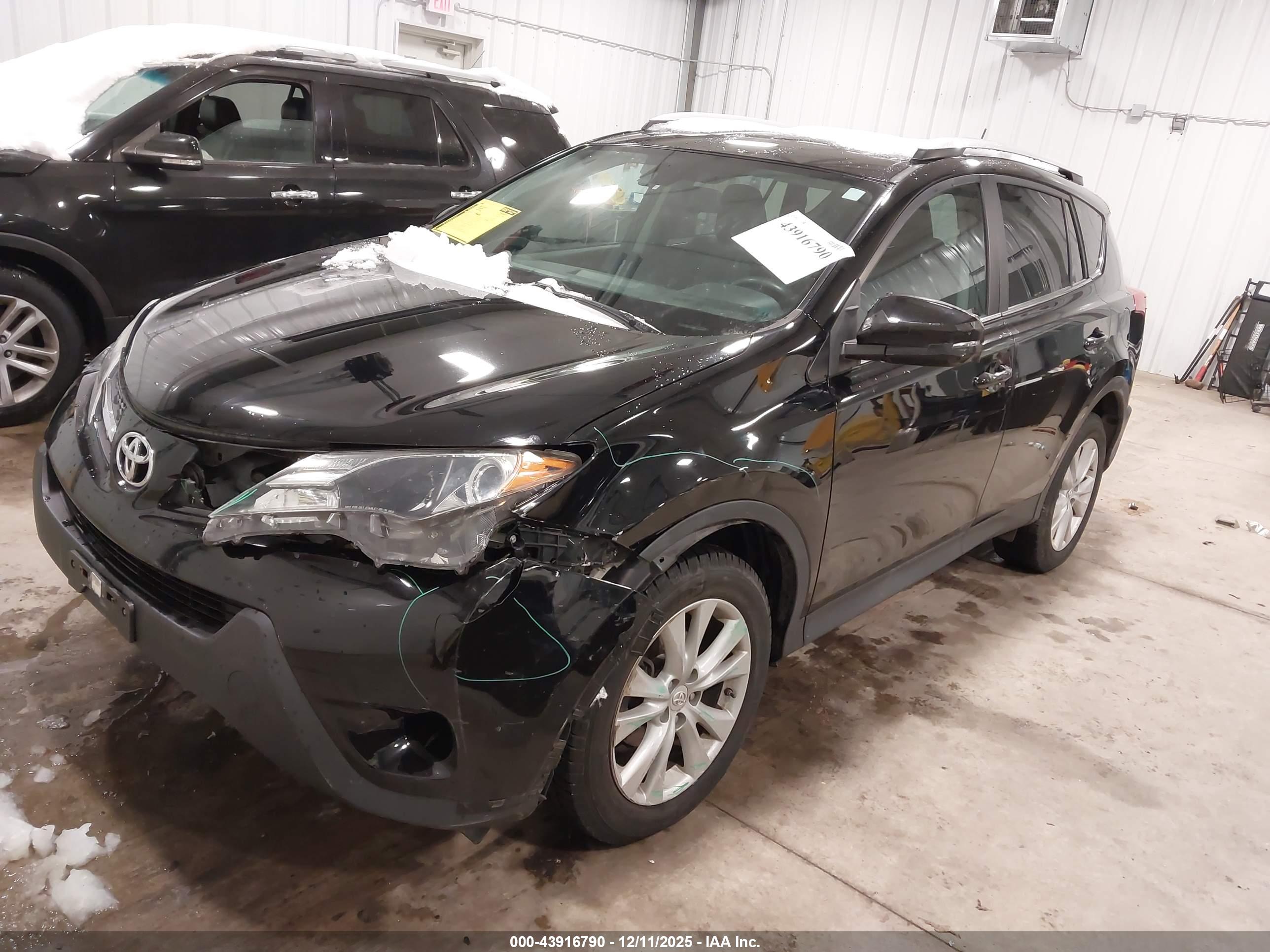 TOYOTA RAV4 image 2
