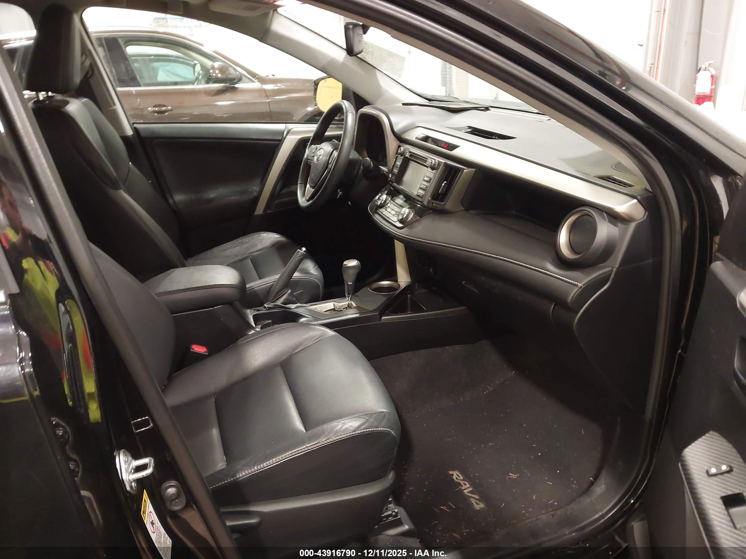 TOYOTA RAV4 image 5