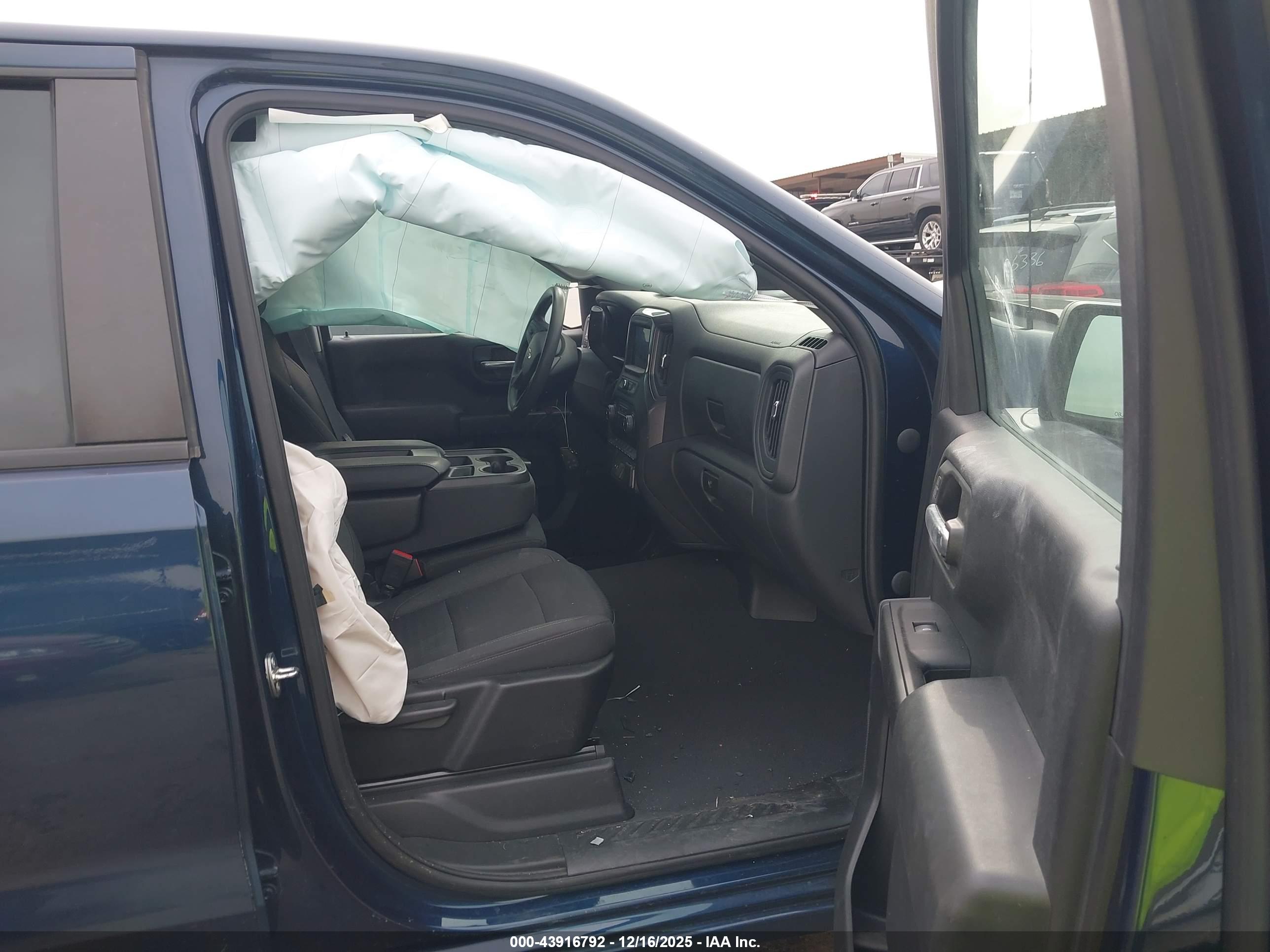 CHEVROLET SILVERADO image 5