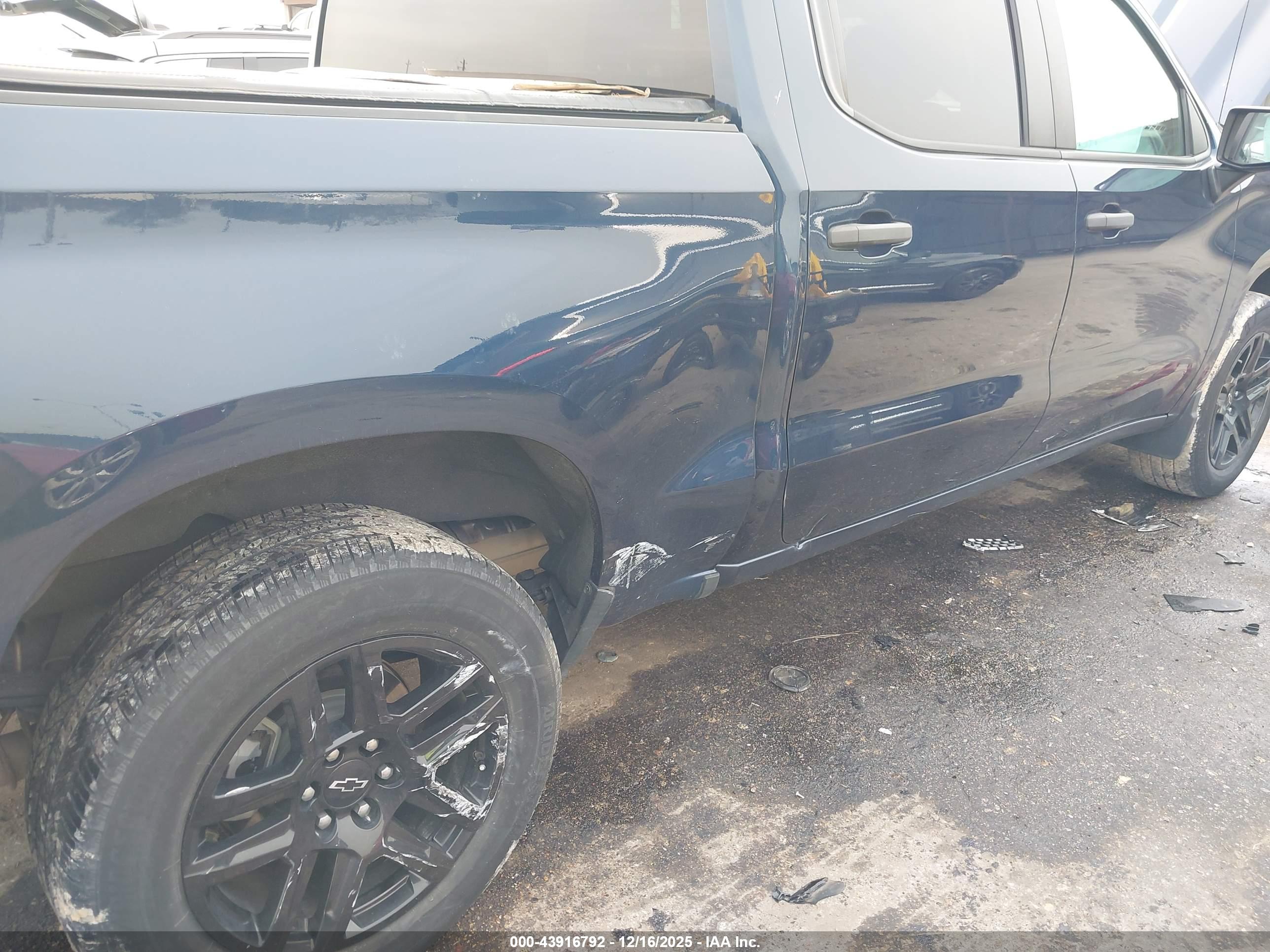 CHEVROLET SILVERADO image 6