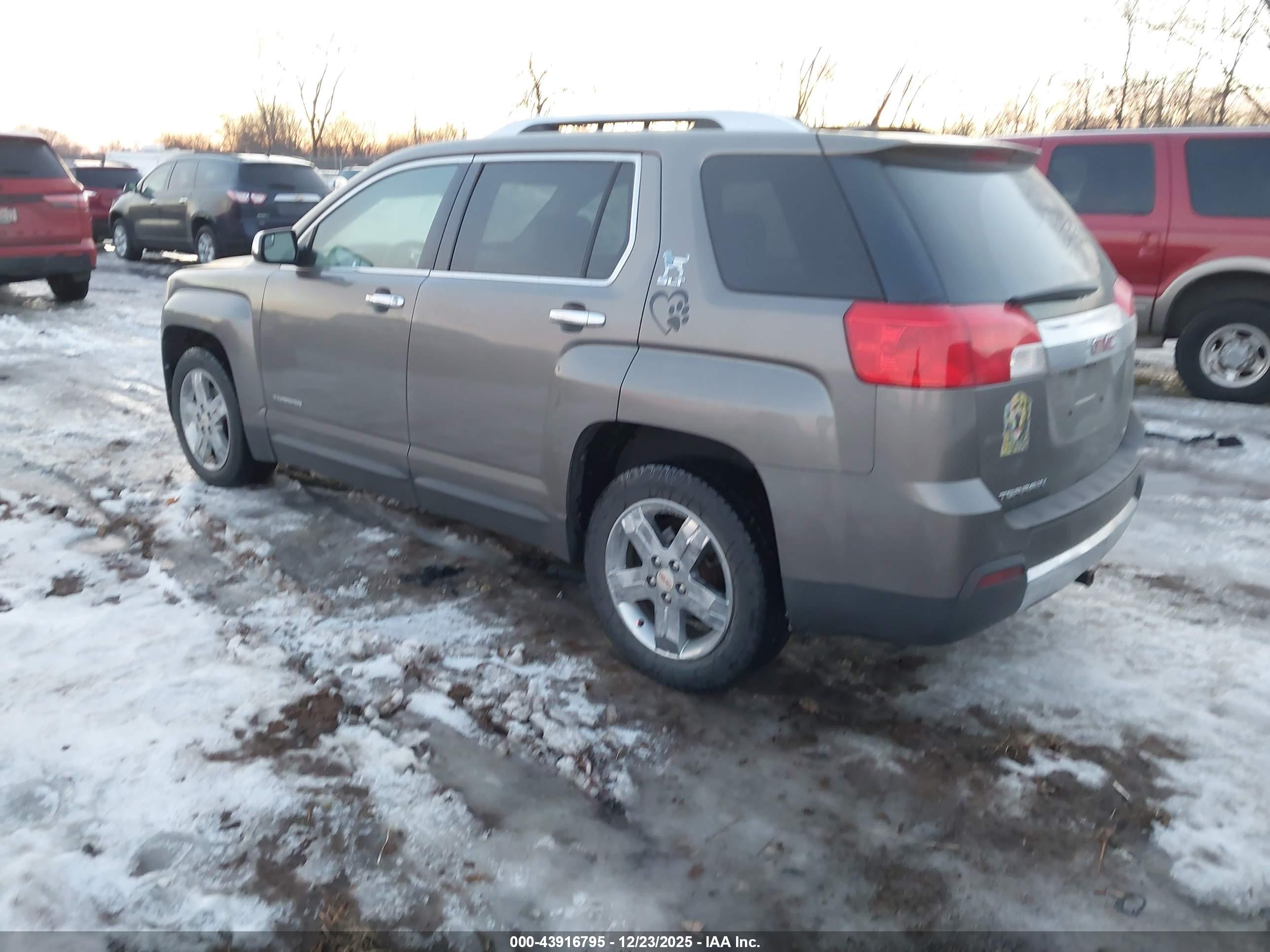 GMC TERRAIN image 3