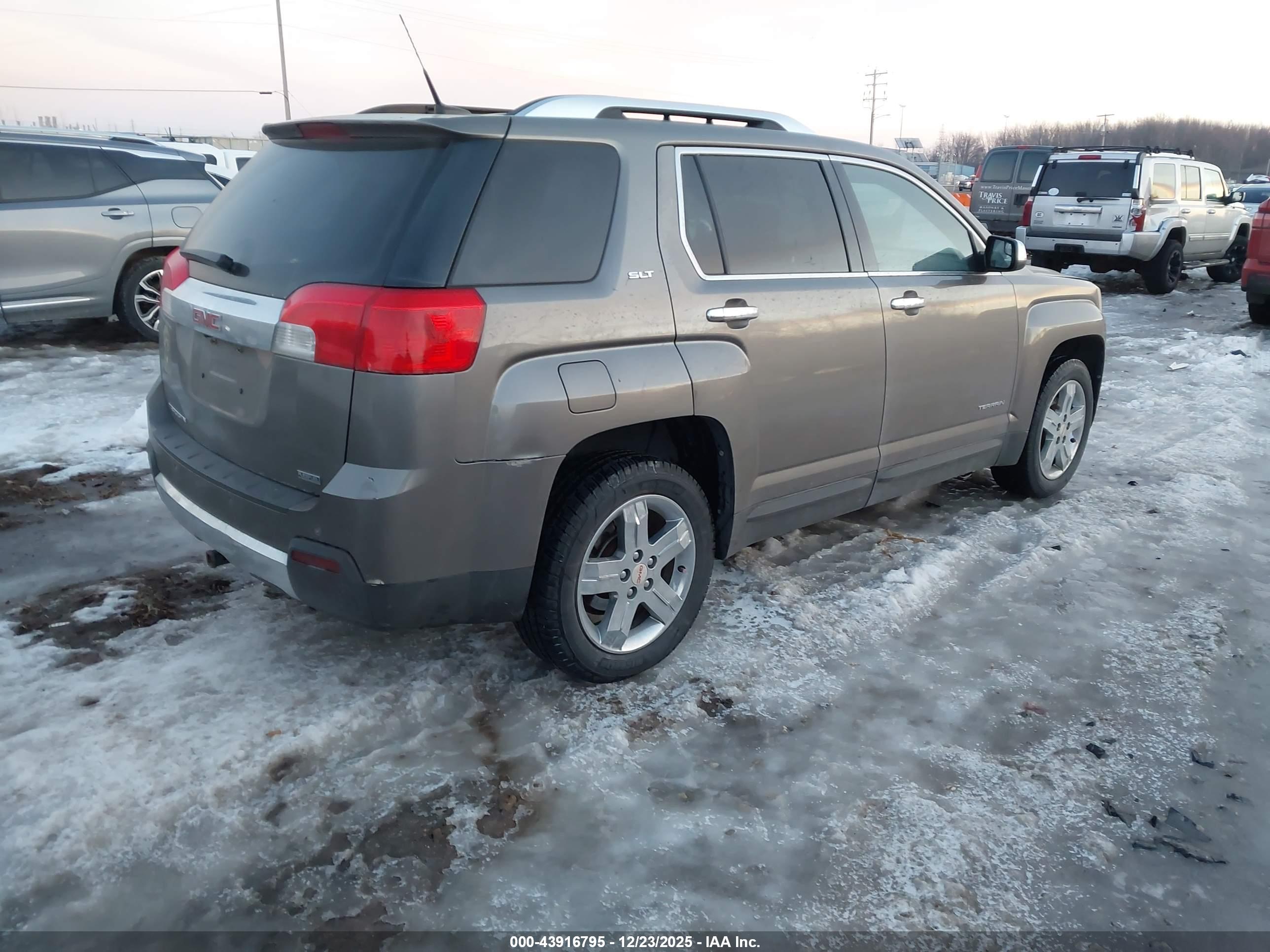 GMC TERRAIN image 4