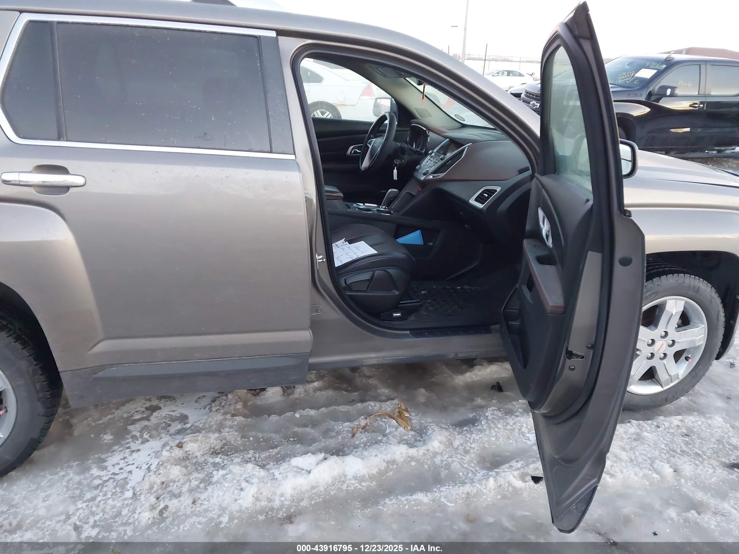 GMC TERRAIN image 5