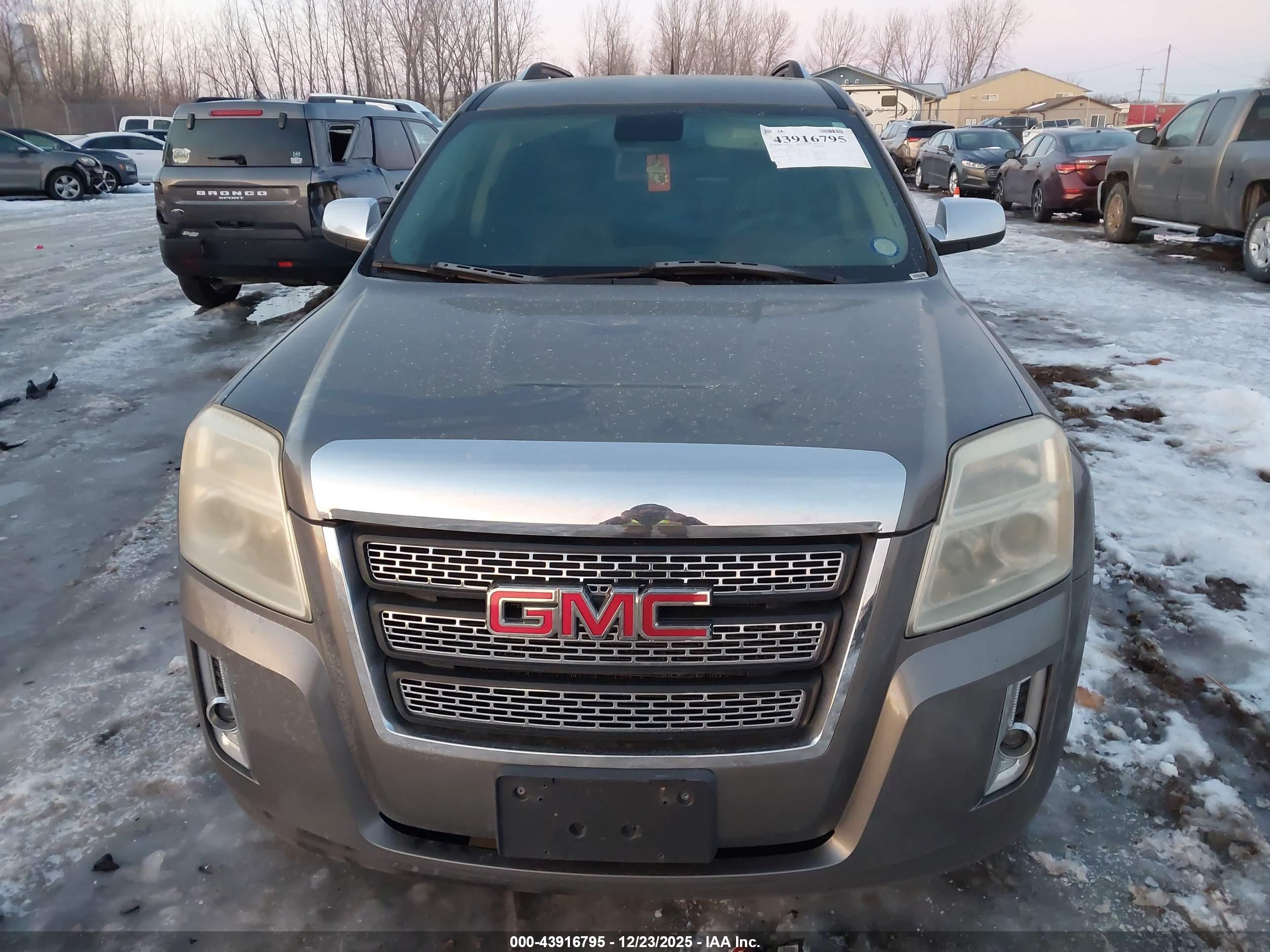 GMC TERRAIN image 6