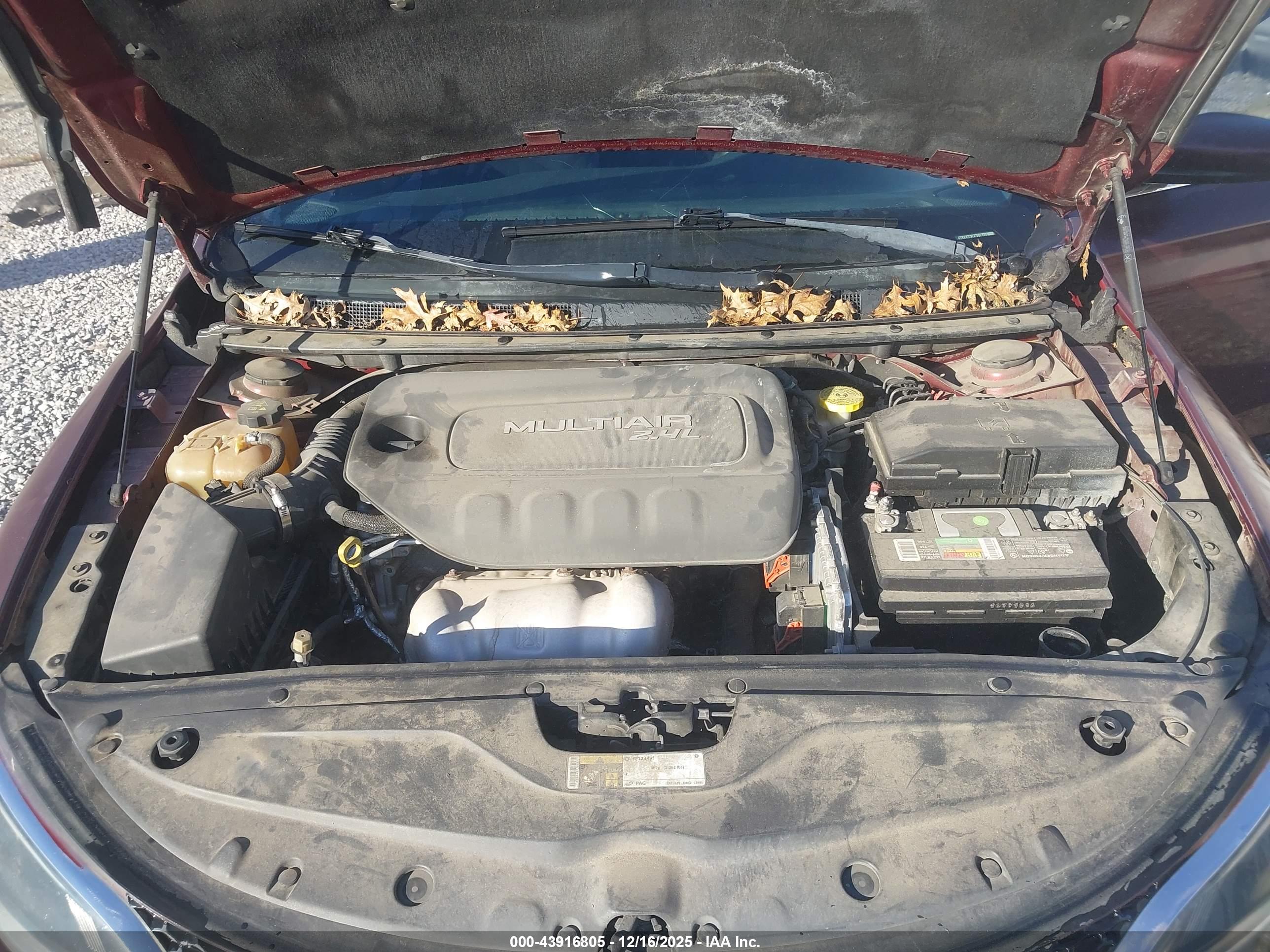 CHRYSLER 200 image 10