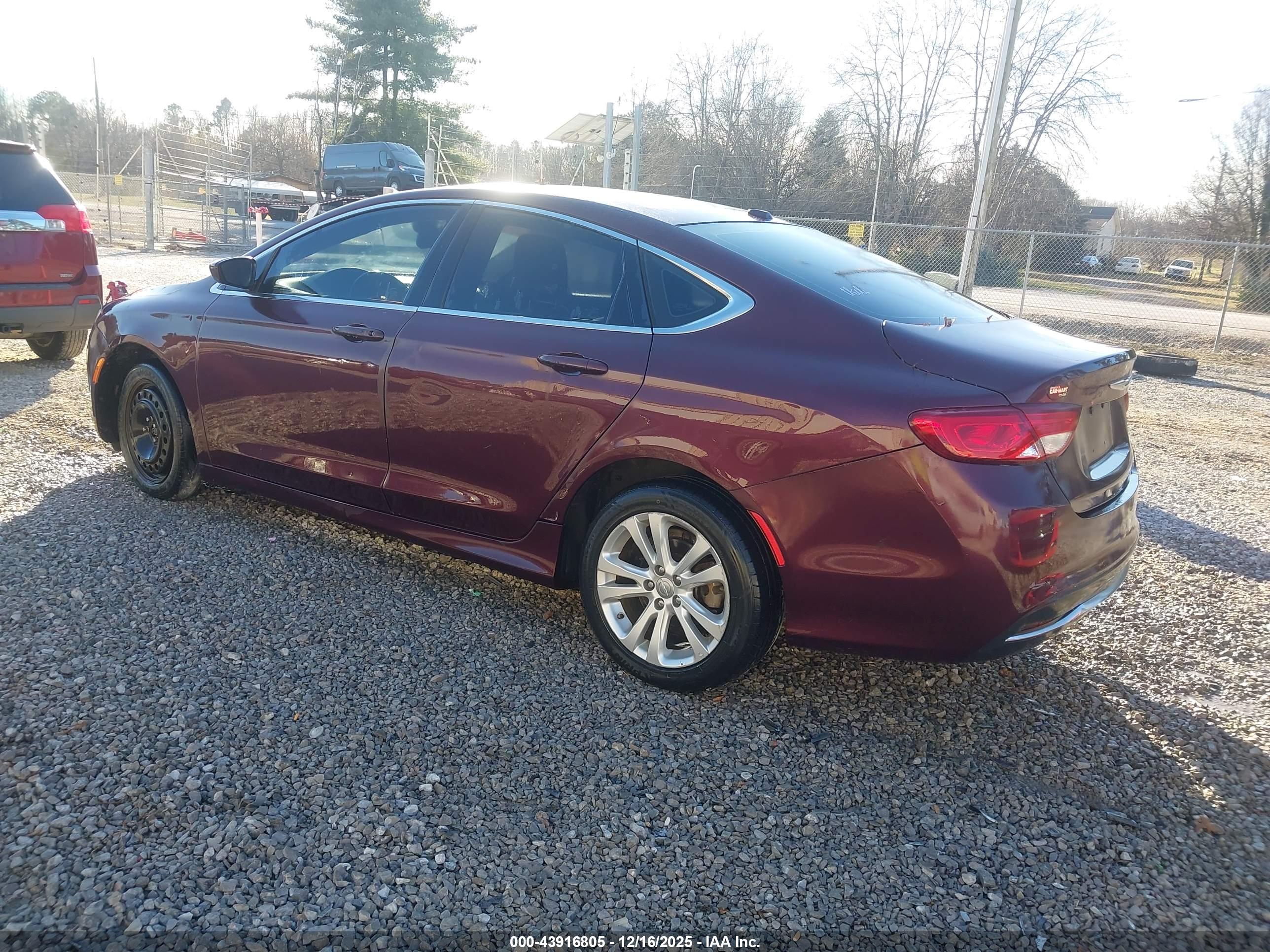CHRYSLER 200 image 3