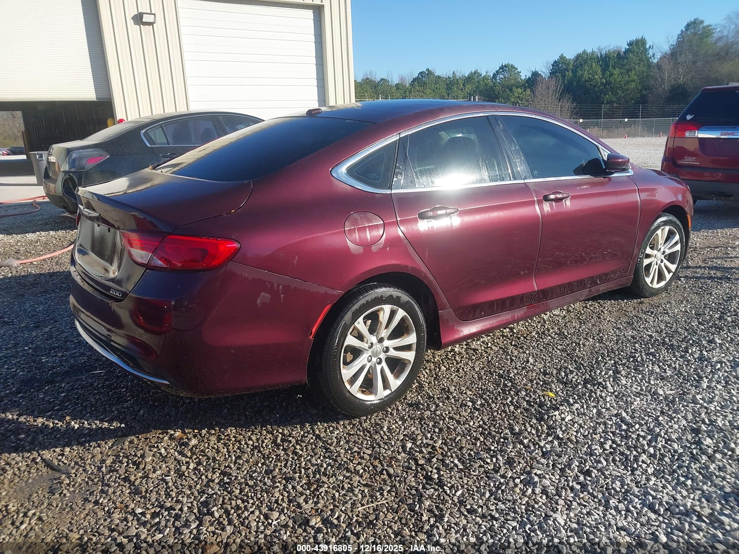CHRYSLER 200 image 4