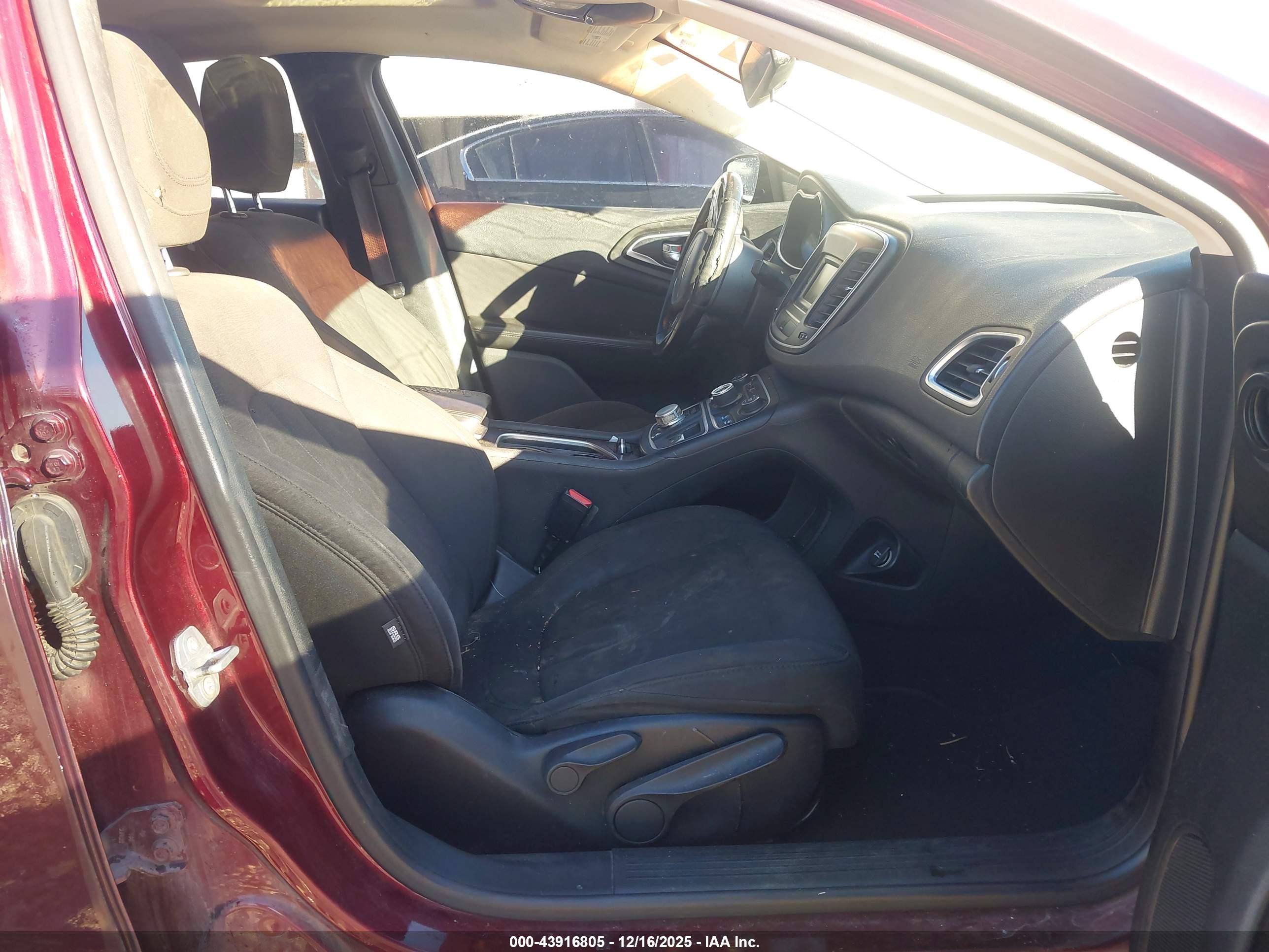 CHRYSLER 200 image 5