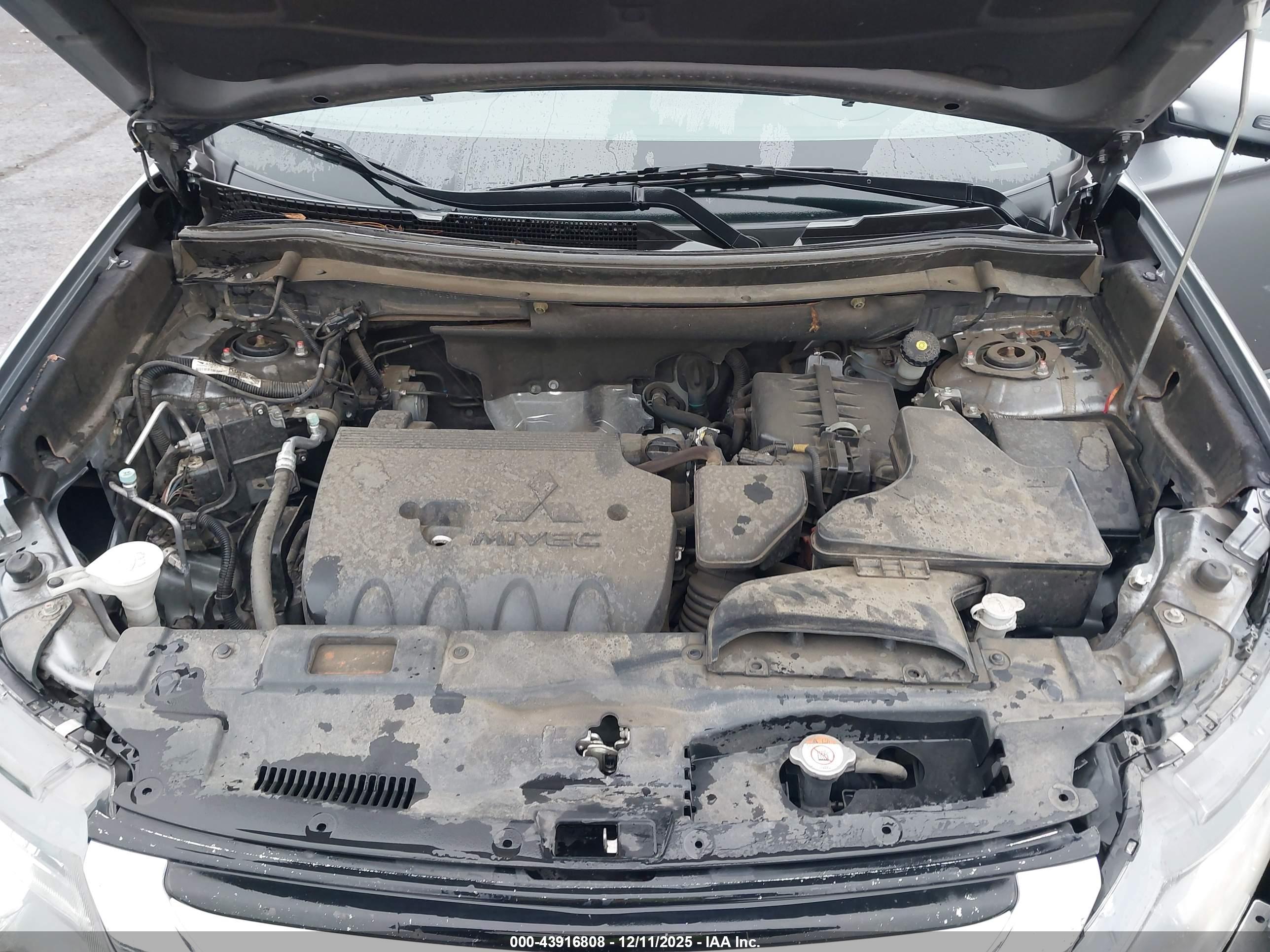 MITSUBISHI OUTLANDER image 10