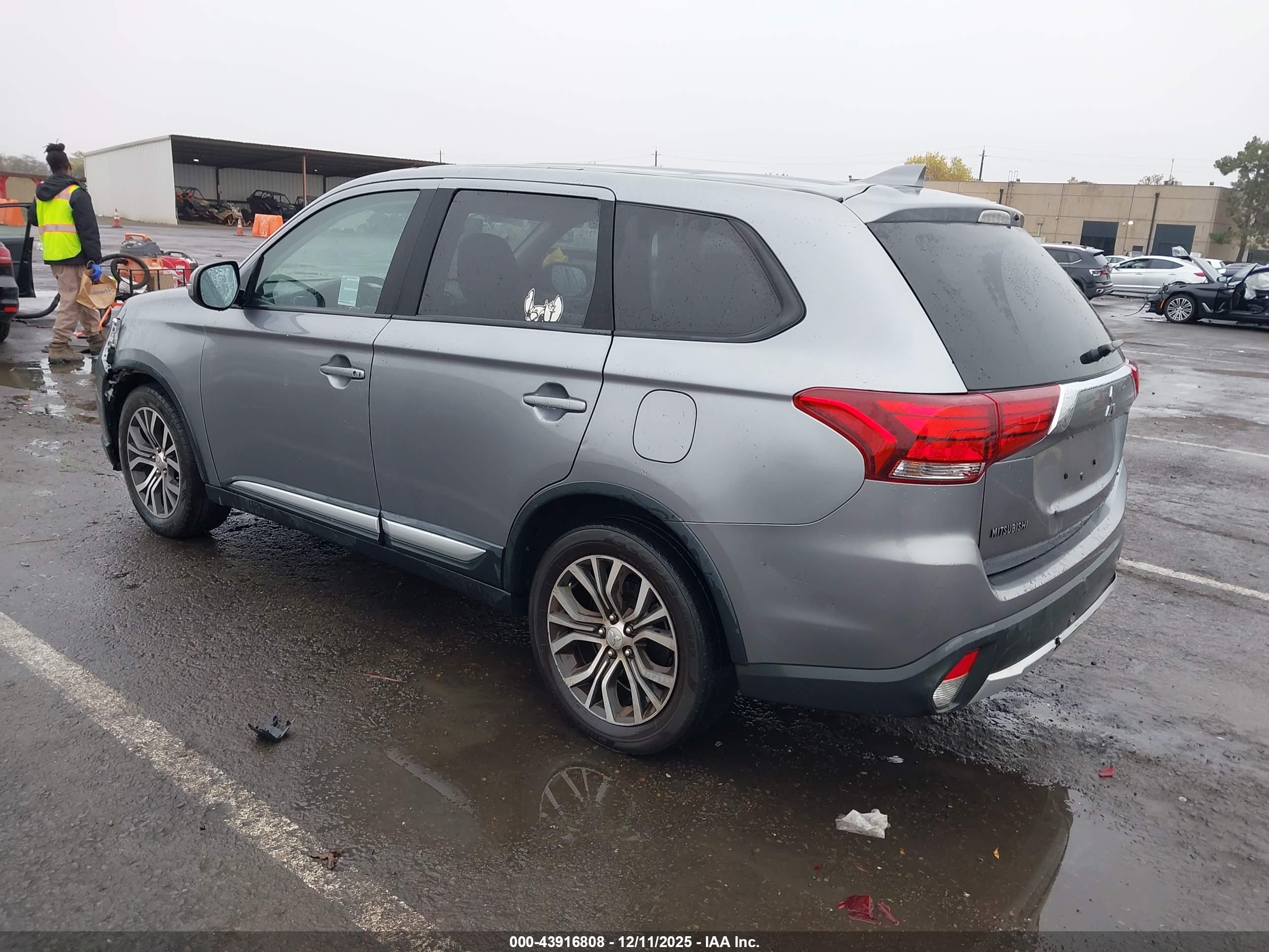 MITSUBISHI OUTLANDER image 3