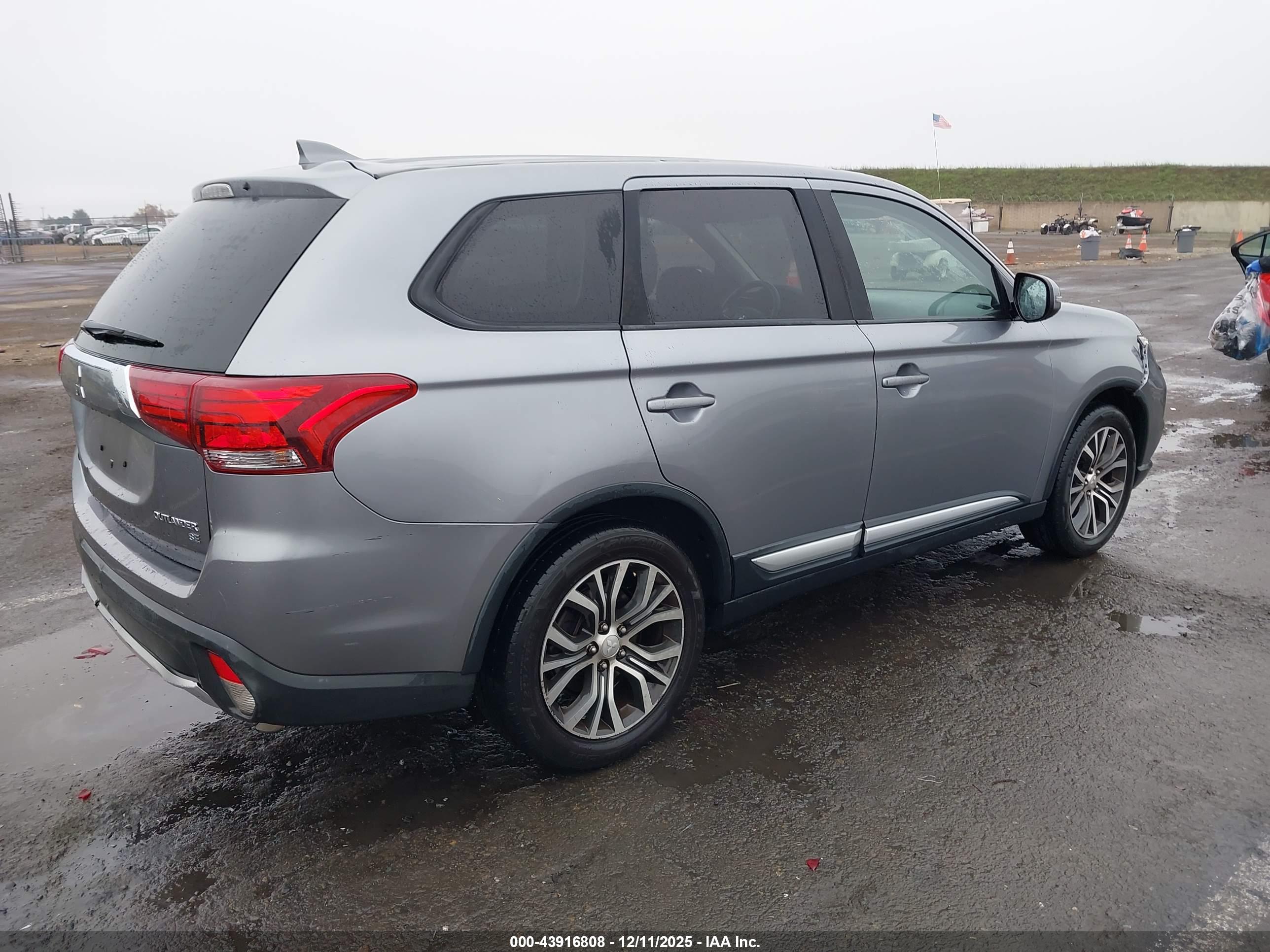 MITSUBISHI OUTLANDER image 4
