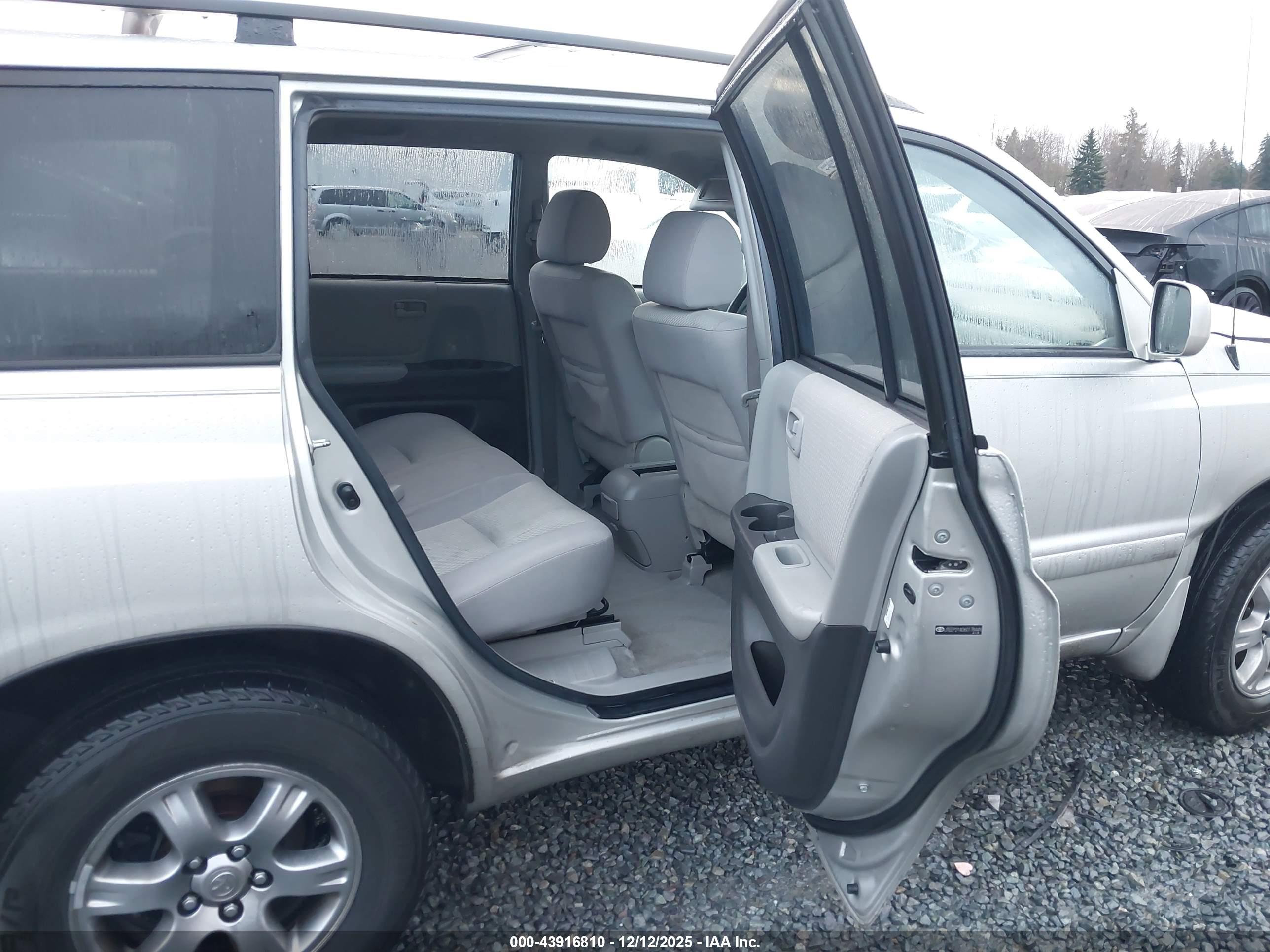 TOYOTA HIGHLANDER image 8